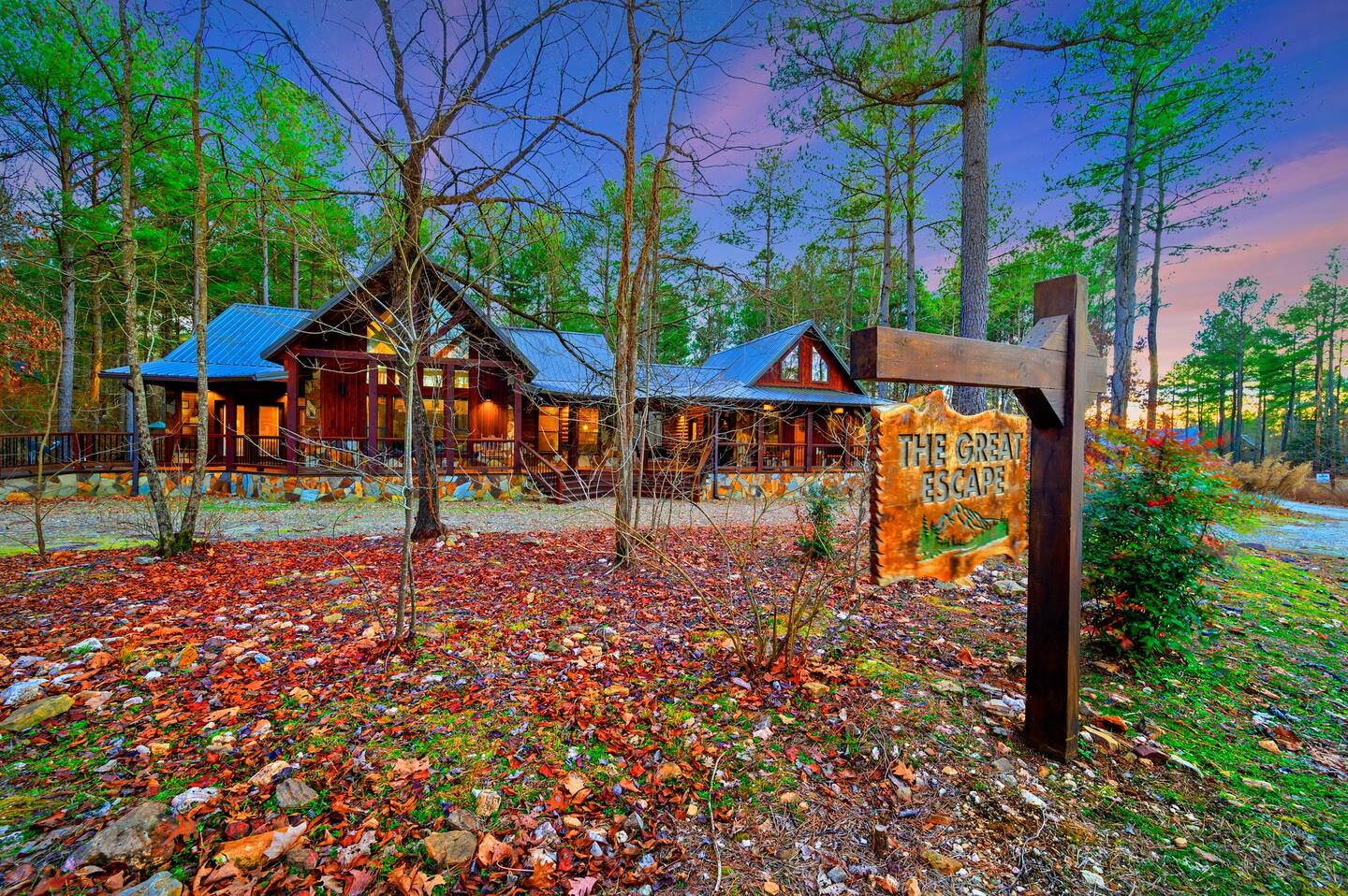 The Great Escape! 4BR w Game Room - Hot Tub - Sleeps 12