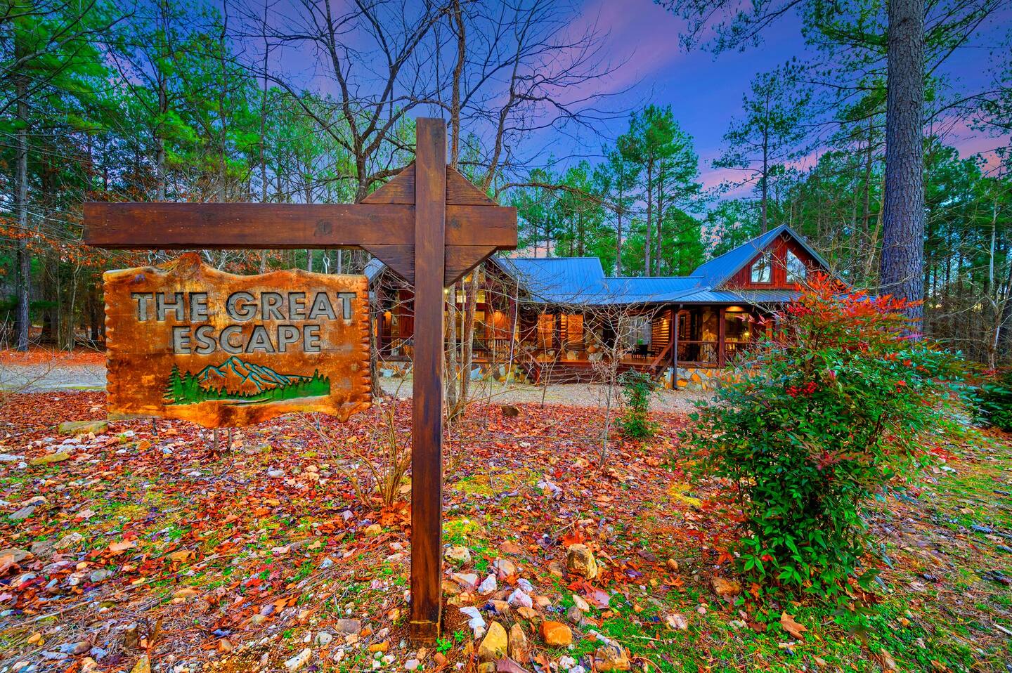 The Great Escape! 4BR w Game Room - Hot Tub - Sleeps 12