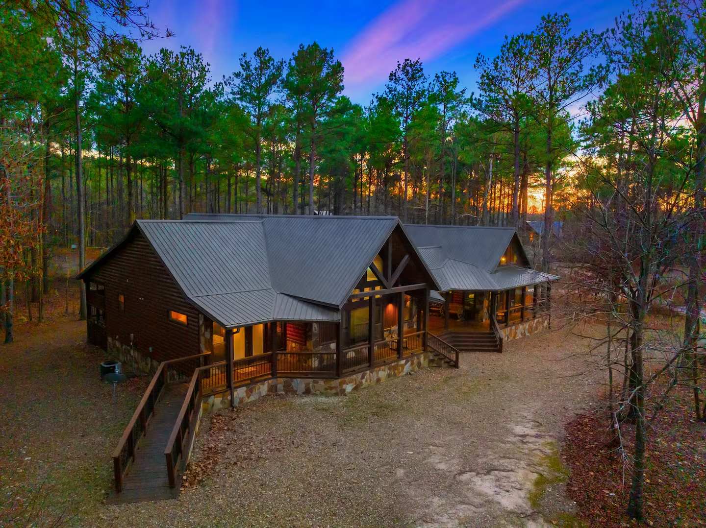 The Great Escape! 4BR w Game Room - Hot Tub - Sleeps 12