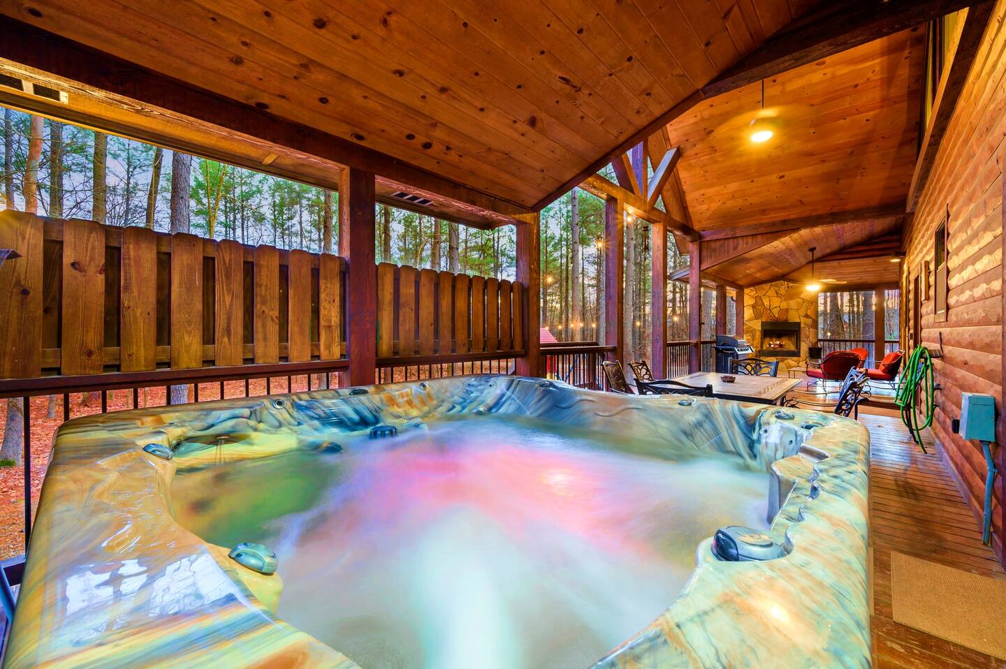 The Great Escape! 4BR w Game Room - Hot Tub - Sleeps 12
