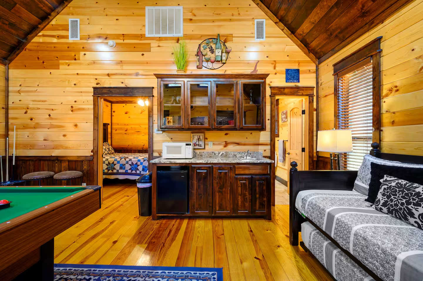The Great Escape! 4BR w Game Room - Hot Tub - Sleeps 12