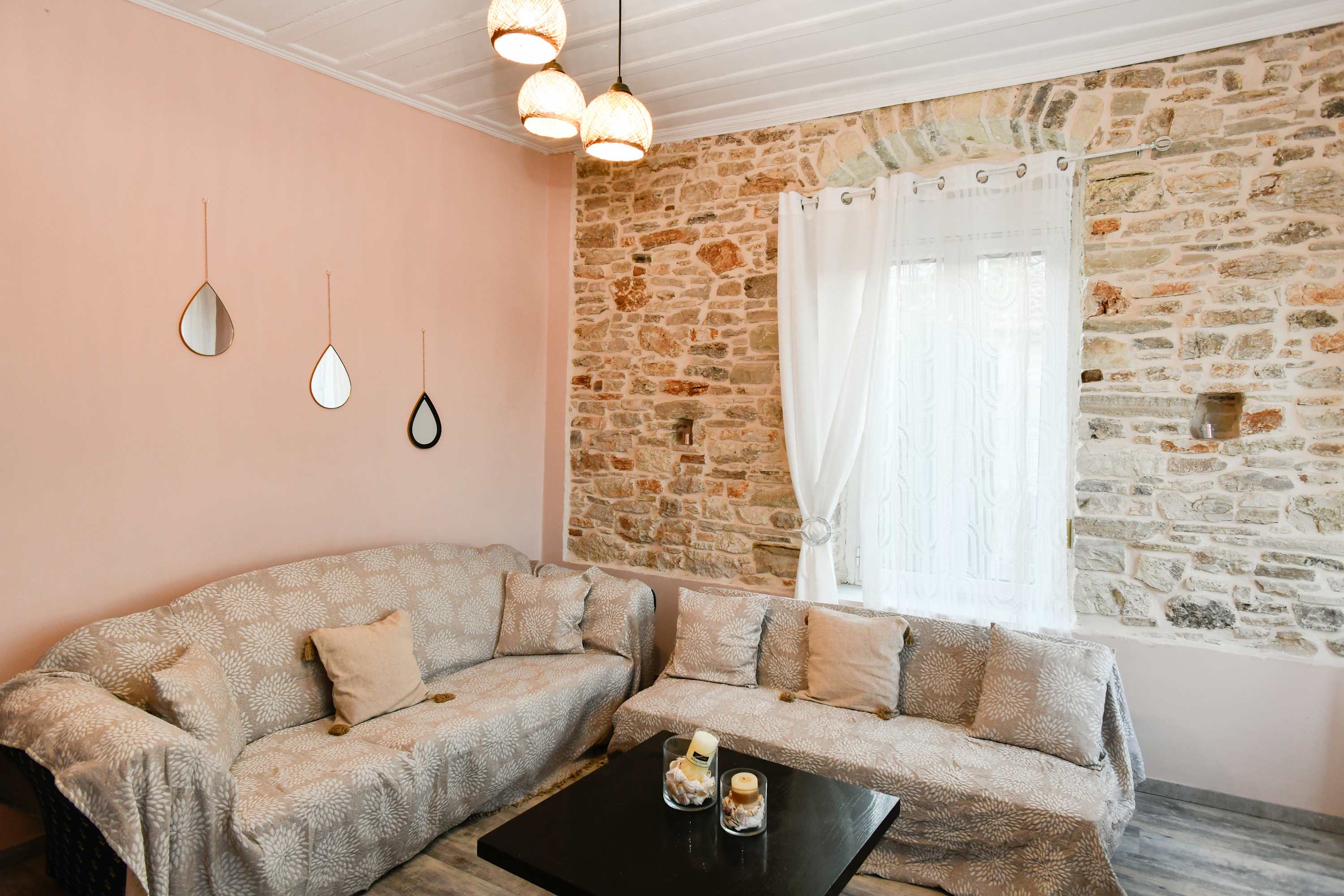 Charming Samos Escape with a Jacuzzi and a Balcony — Samos, Mitilinni — vacation rental