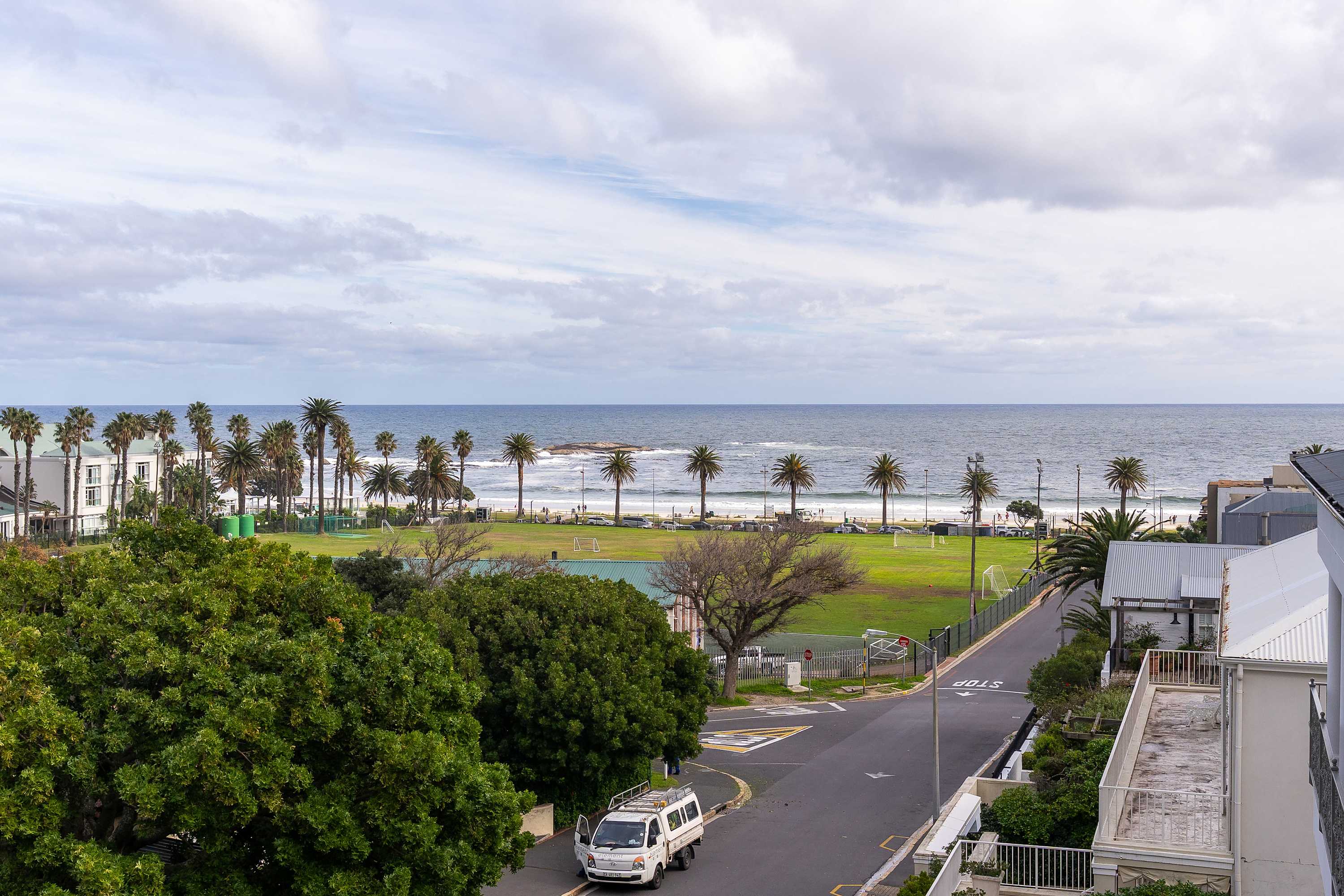 Beachside Villa - 2 minute walk to Camps Bay Beach — Cape Town, Western Cape — vacation rental
