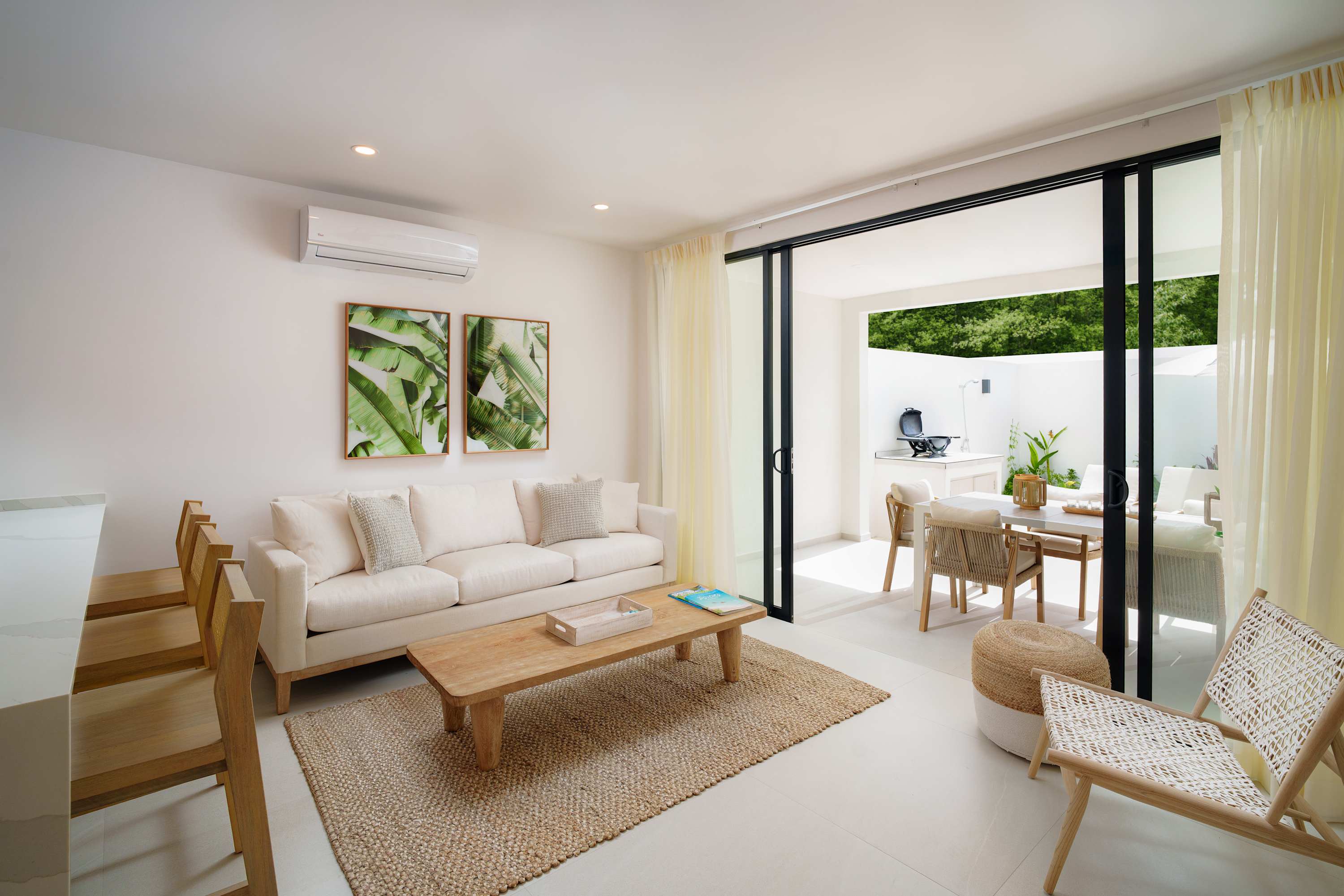 New Luxury 3BR with Private Pool. Just a 3-Min Walk to the Turquoise waters of Reeds Bay Beach!