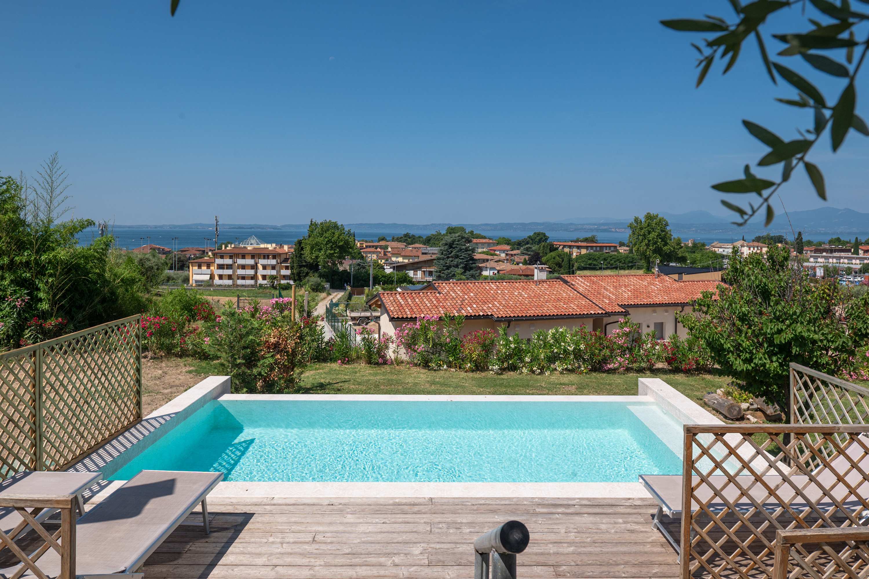 Villa Marilyn - private garden, pool and Jacuzzi — Bardolino, VR — vacation rental