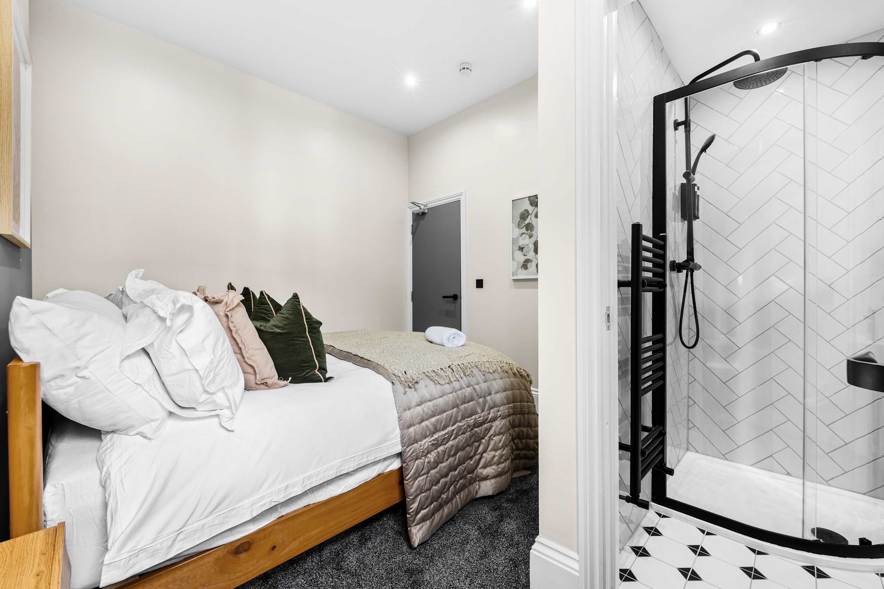 Sleeps 14 The Old Trafford Zen by Genesis Living in Stamford Street 22 M16 9JQ - Property image 42 - VivreStays