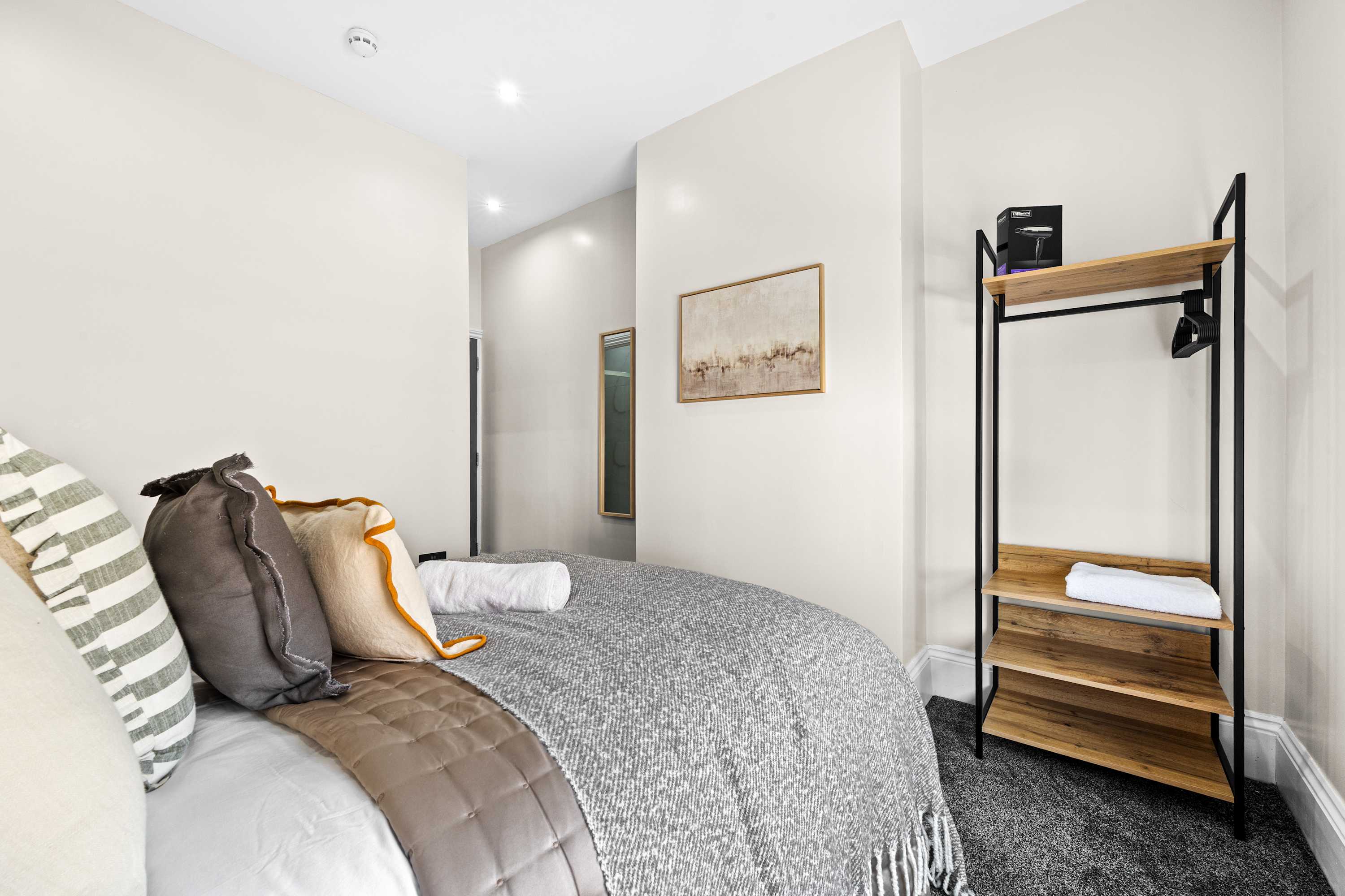 Sleeps 14 The Old Trafford Zen by Genesis Living in Stamford Street 22 M16 9JQ - Property image 48 - VivreStays