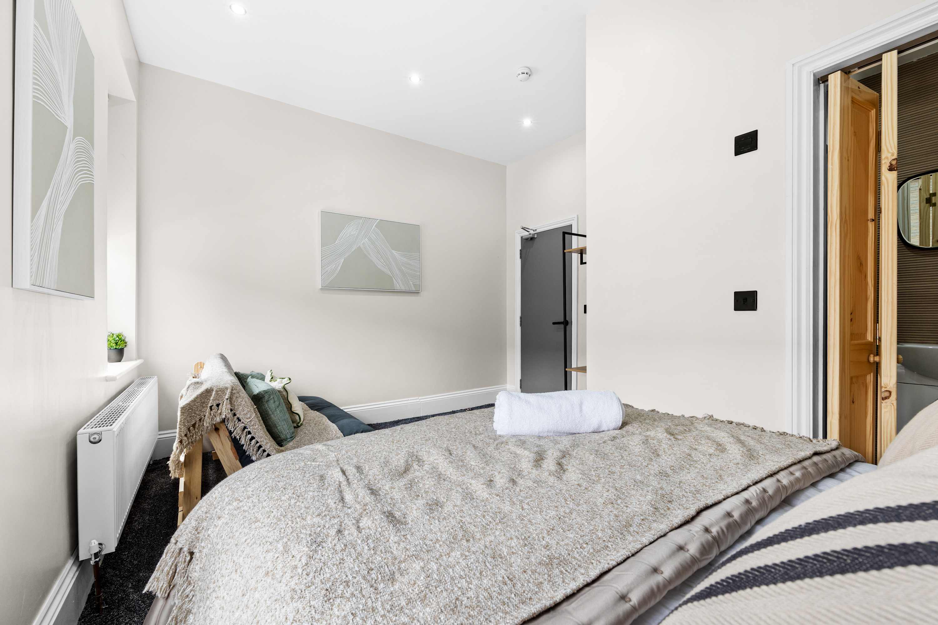 Sleeps 14 The Old Trafford Zen by Genesis Living in Stamford Street 22 M16 9JQ - Property image 50 - VivreStays