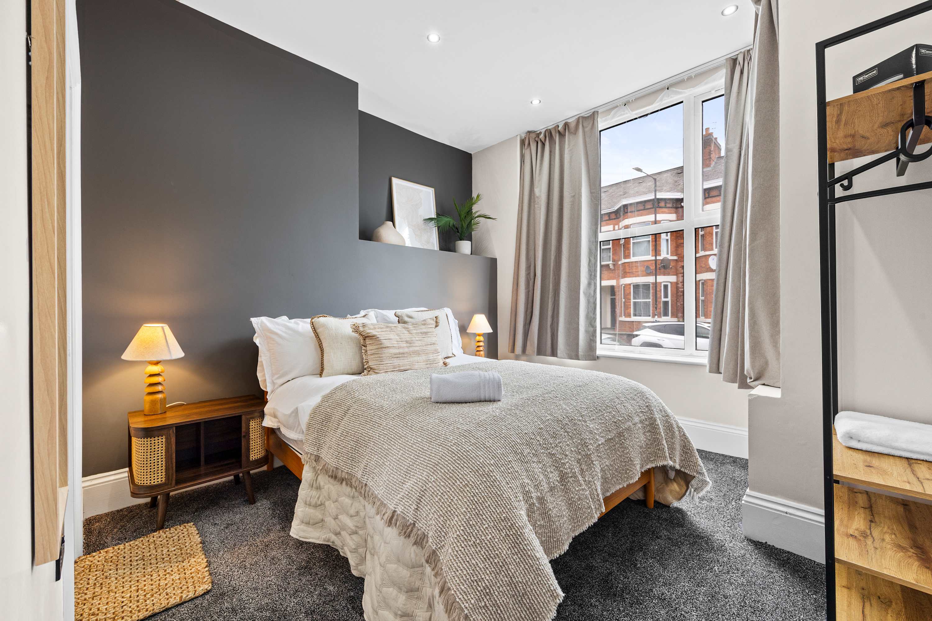 Sleeps 14 The Old Trafford Zen by Genesis Living serviced apartment - Manchester - VivreStays