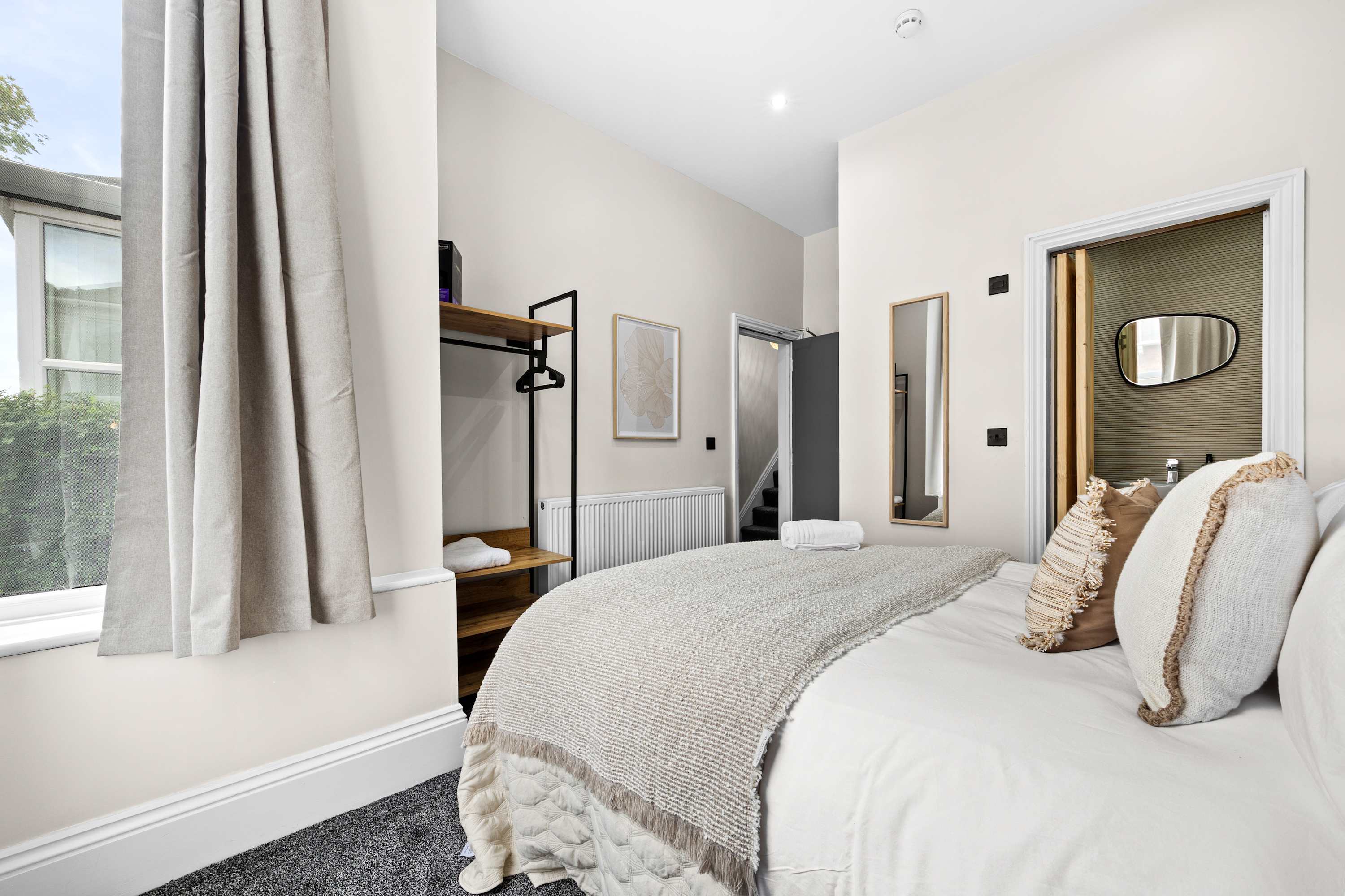 Sleeps 14 The Old Trafford Zen by Genesis Living in Stamford Street 22 M16 9JQ - Property image 3 - VivreStays