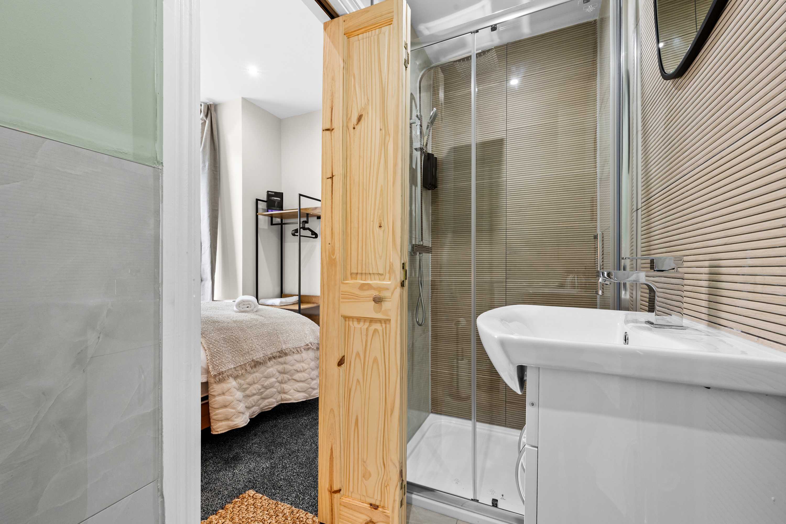 Sleeps 14 The Old Trafford Zen by Genesis Living in Stamford Street 22 M16 9JQ - Property image 70 - VivreStays