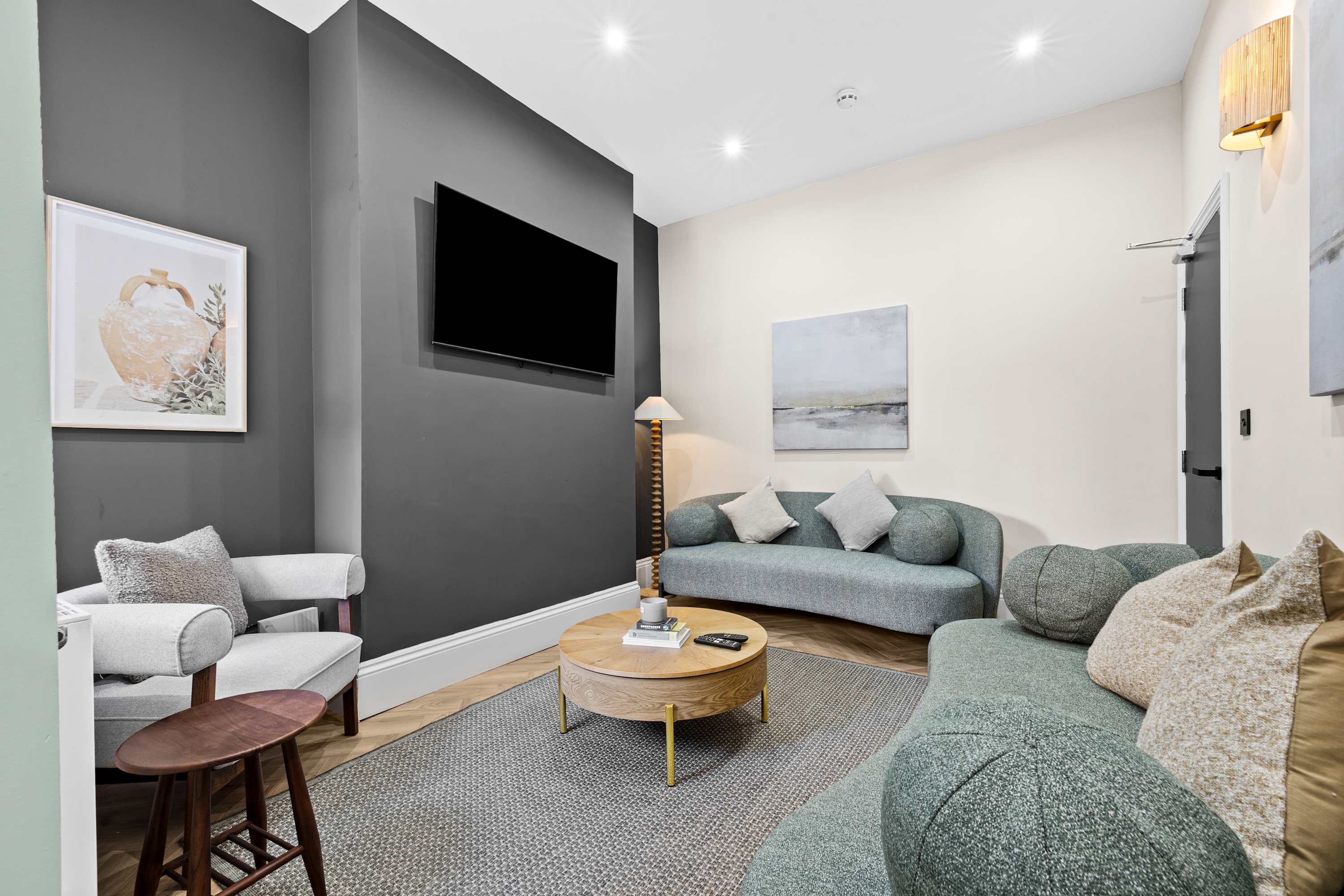 Sleeps 14 The Old Trafford Zen by Genesis Living in Stamford Street 22 M16 9JQ - Property image 72 - VivreStays