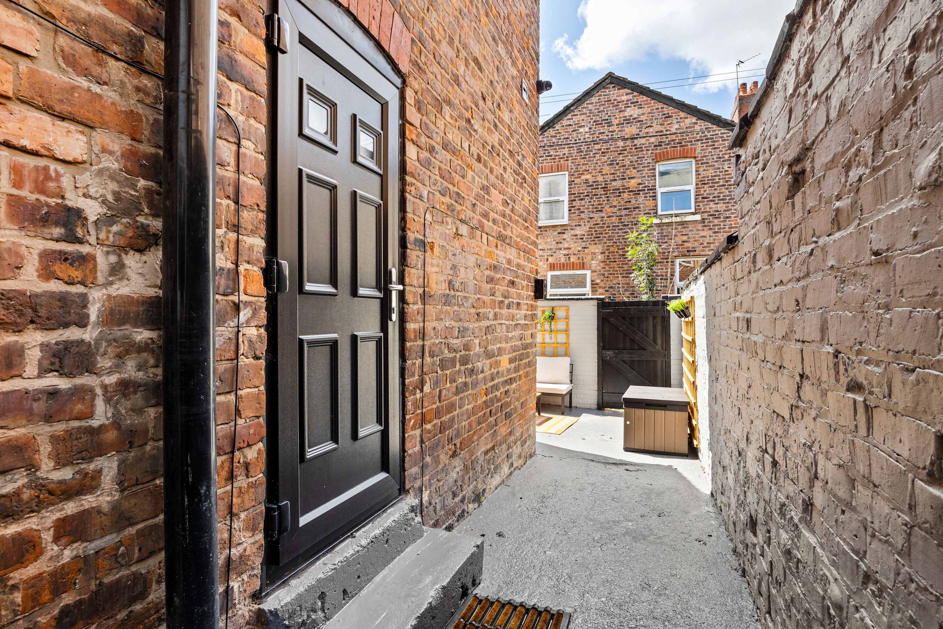 Sleeps 14 The Old Trafford Zen by Genesis Living in Stamford Street 22 M16 9JQ - Property image 77 - VivreStays