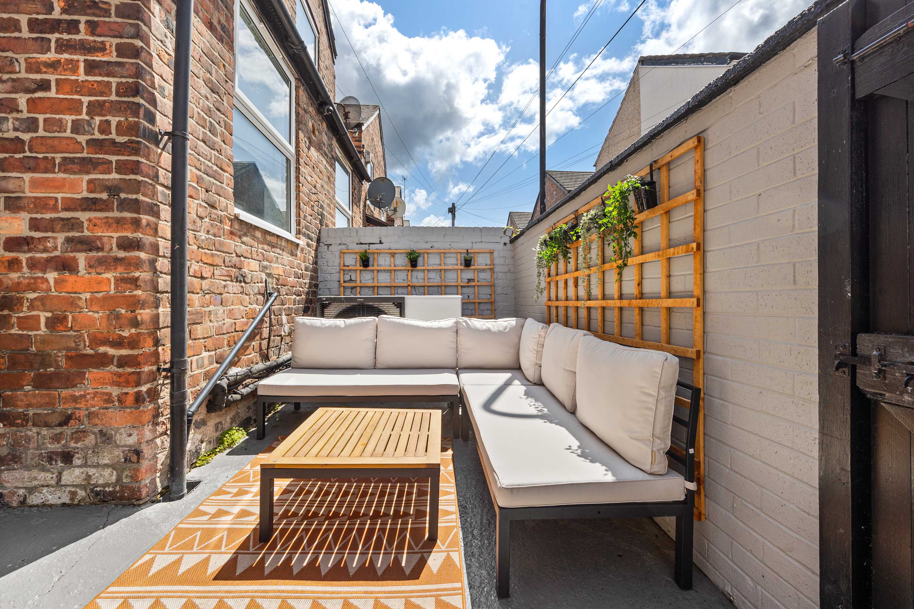 Sleeps 14 The Old Trafford Zen by Genesis Living in Stamford Street 22 M16 9JQ - Property image 4 - VivreStays