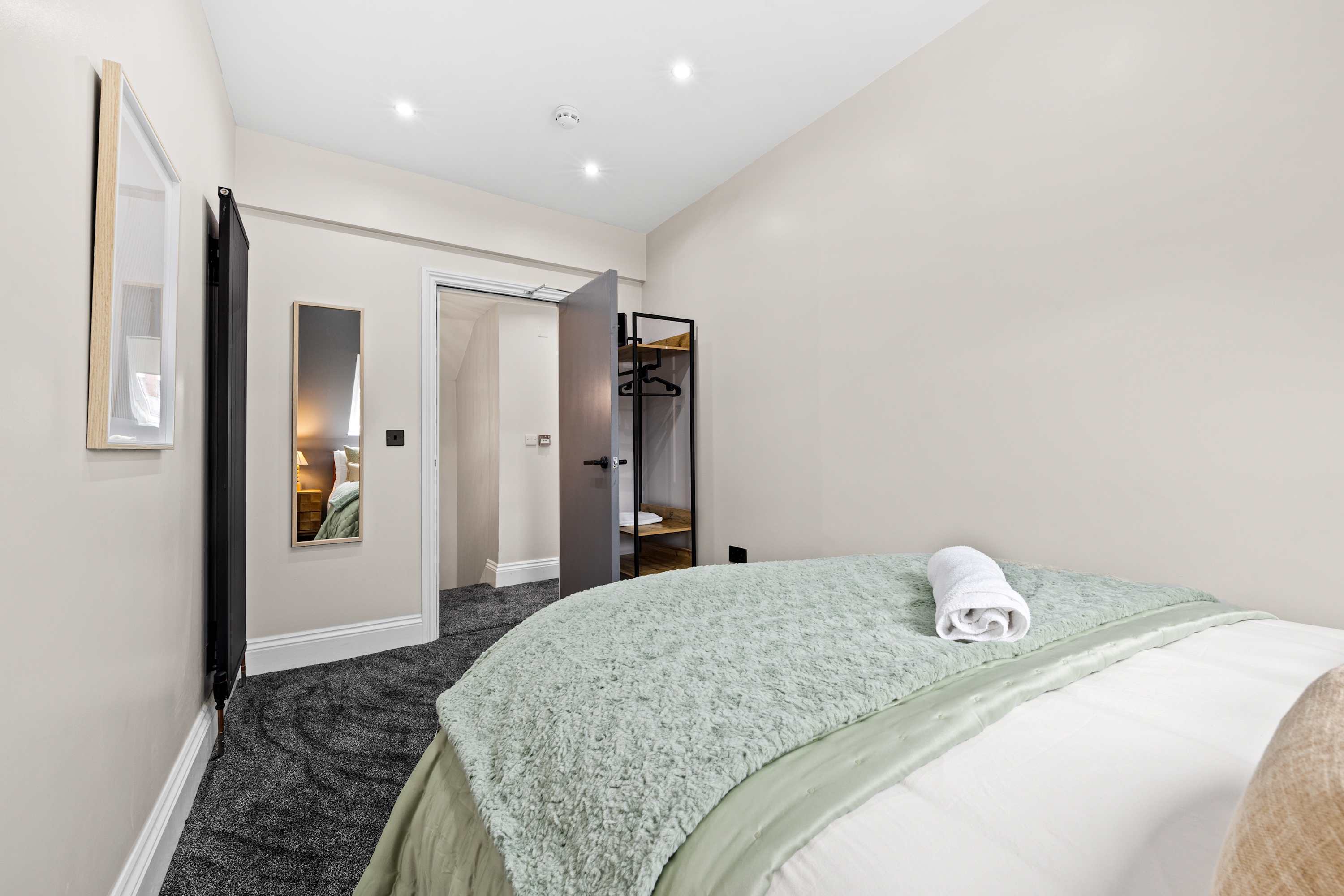 Sleeps 14 The Old Trafford Zen by Genesis Living in Stamford Street 22 M16 9JQ - Property image 81 - VivreStays