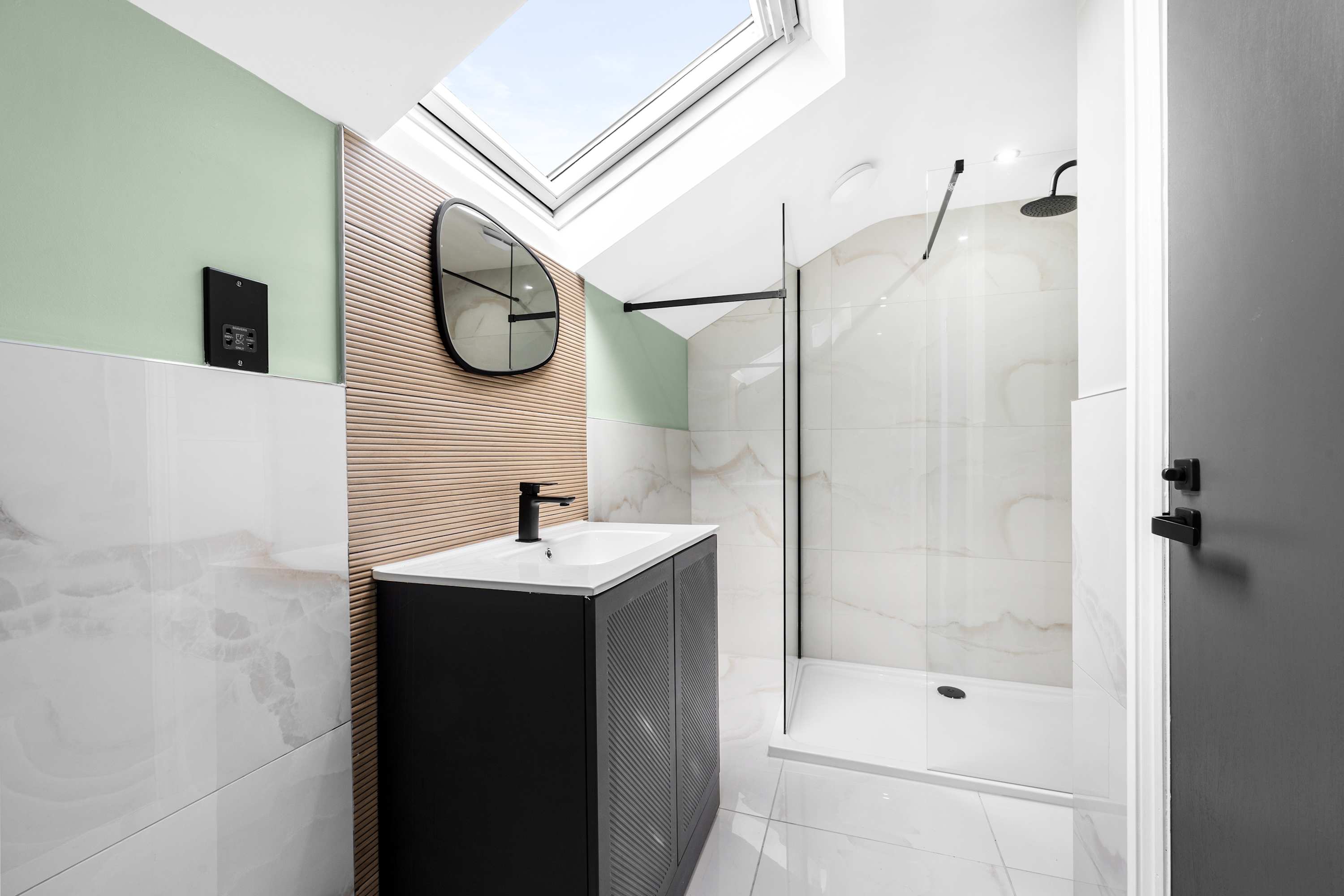 Sleeps 14 The Old Trafford Zen by Genesis Living in Stamford Street 22 M16 9JQ - Property image 89 - VivreStays
