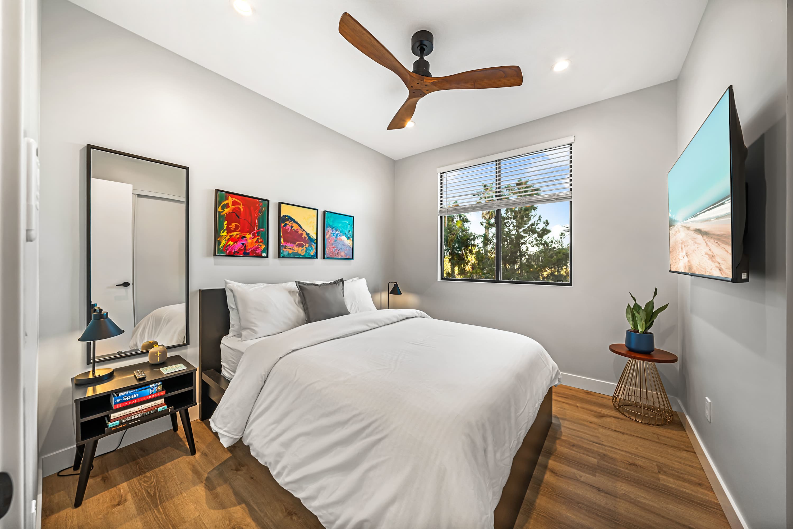 Del Mar Retreat - Spa, BBQ, Firepit, AC, Laundry