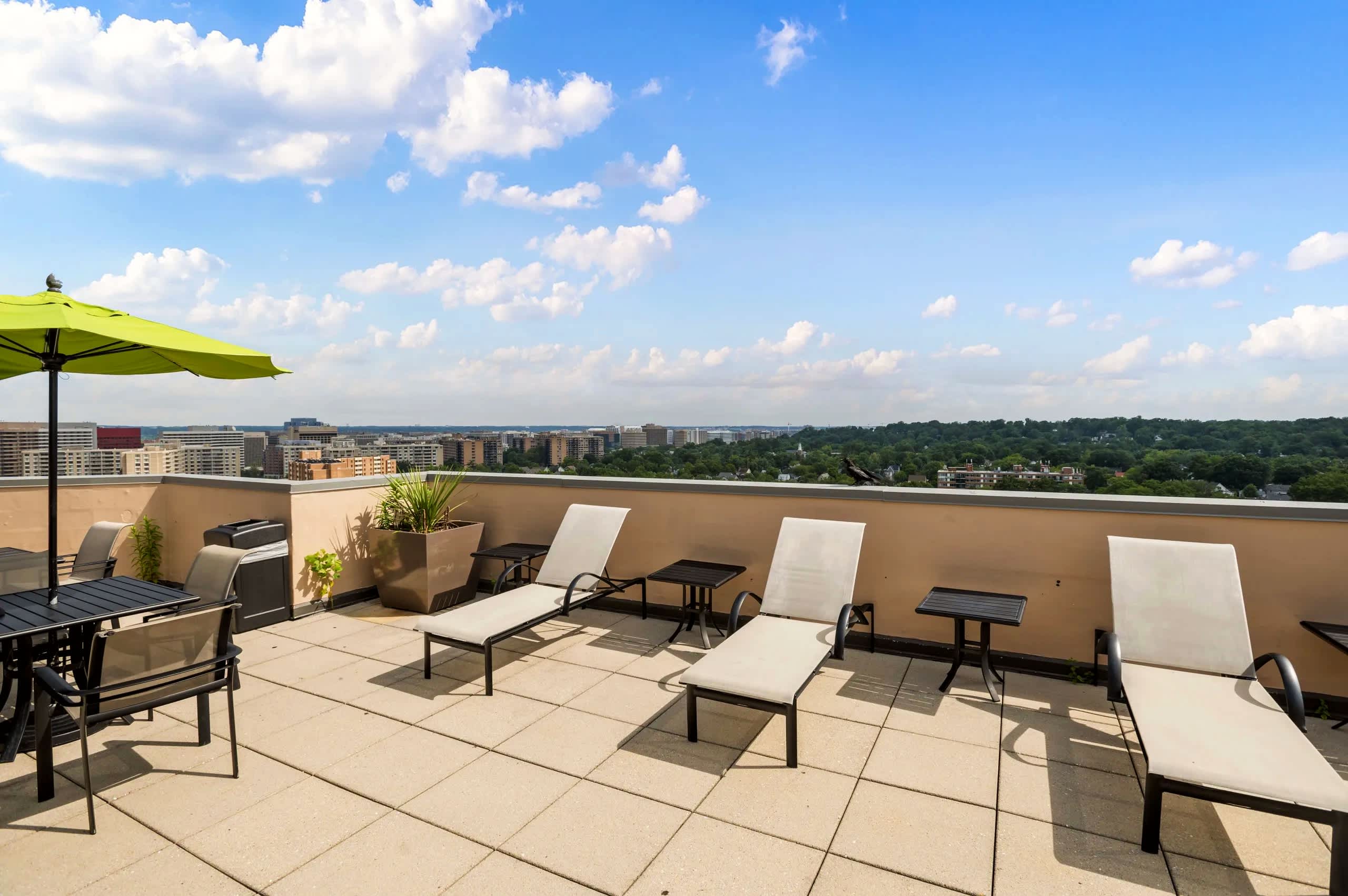 Apt Near Pentagon City Metro - Prime Location