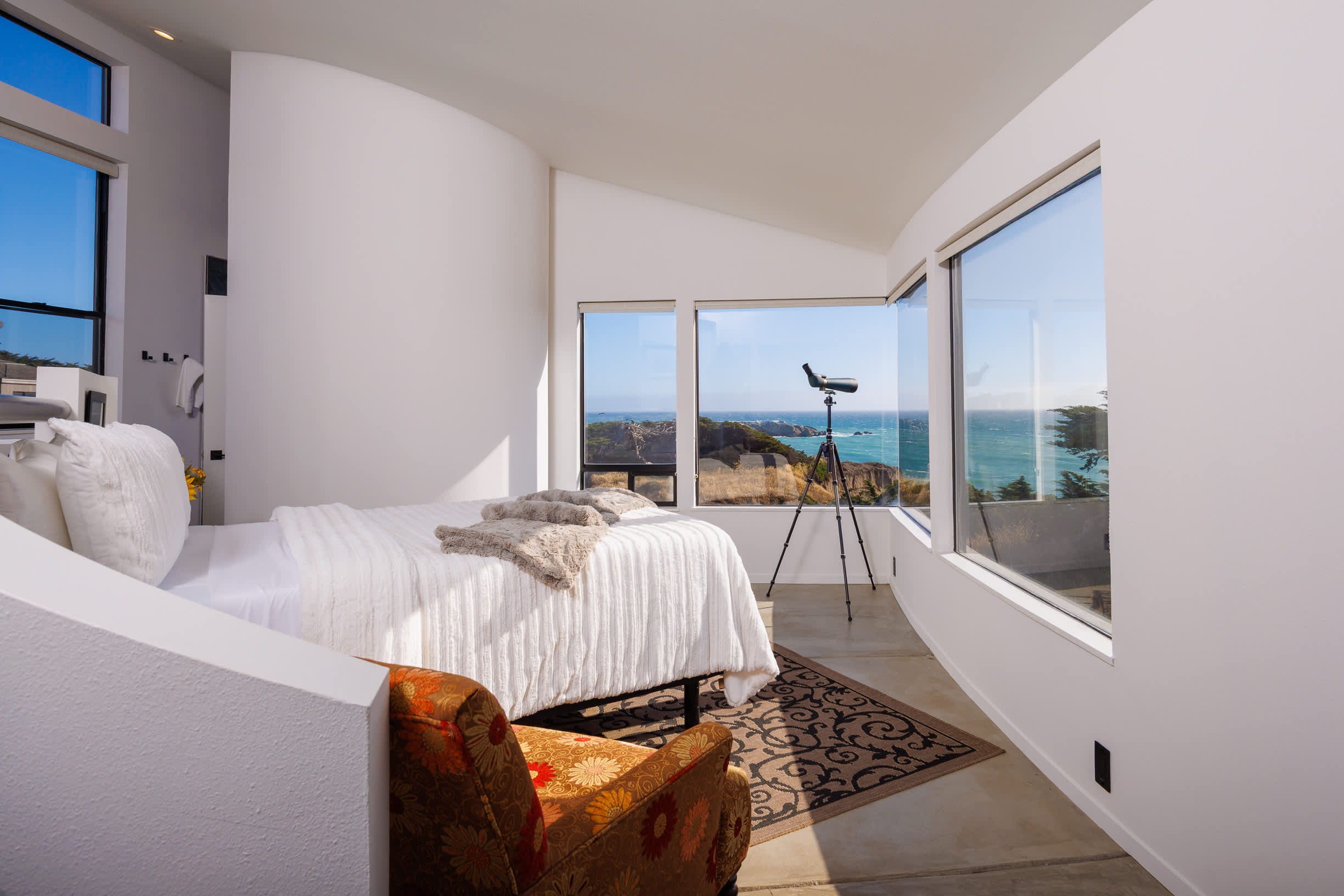 Second Floor Queen Suite with sunken tub