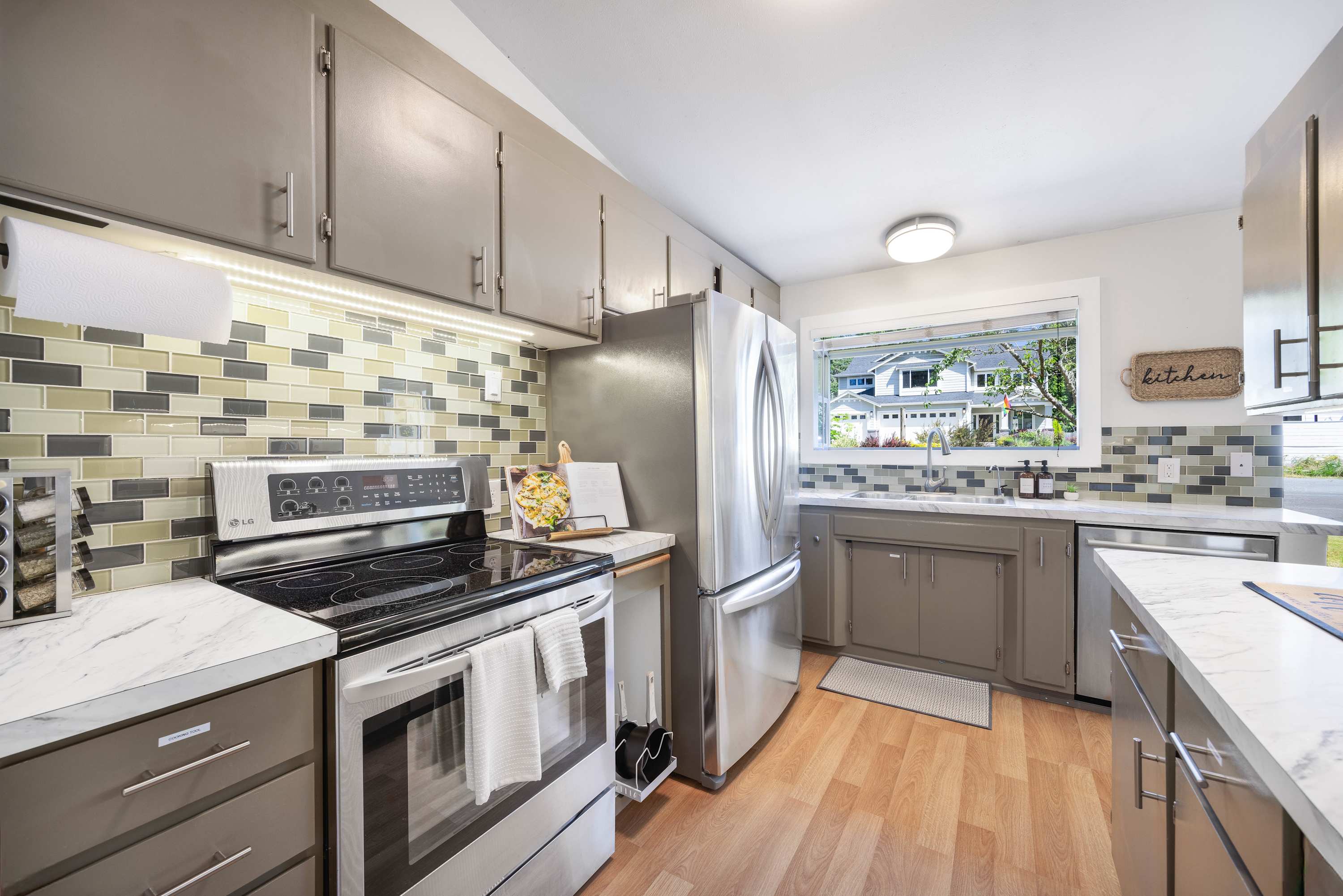 Modern Single-Level 2BR, Easy Access & Office