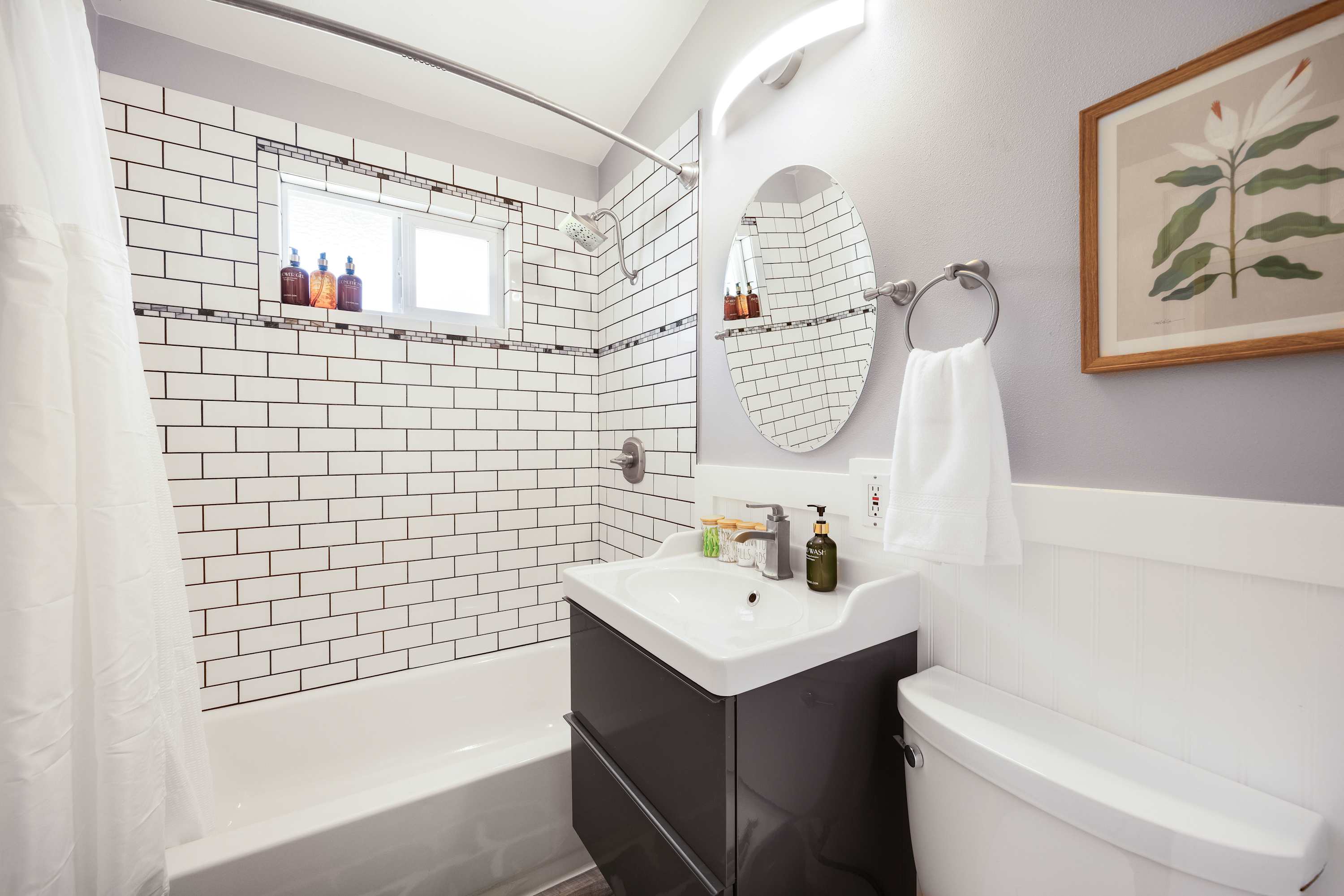 Modern Single-Level 2BR, Easy Access & Office