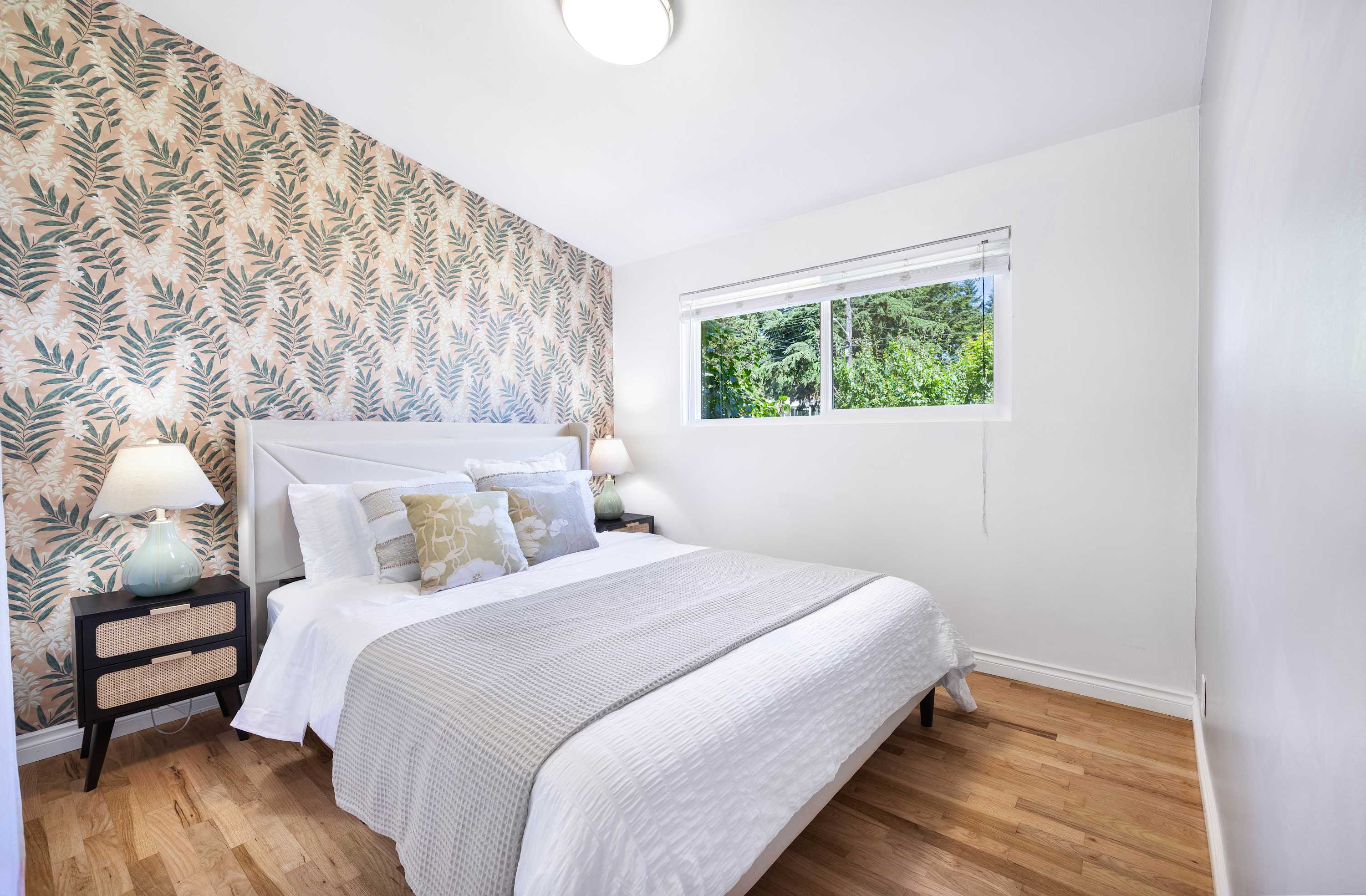 Modern Single-Level 2BR, Easy Access & Office