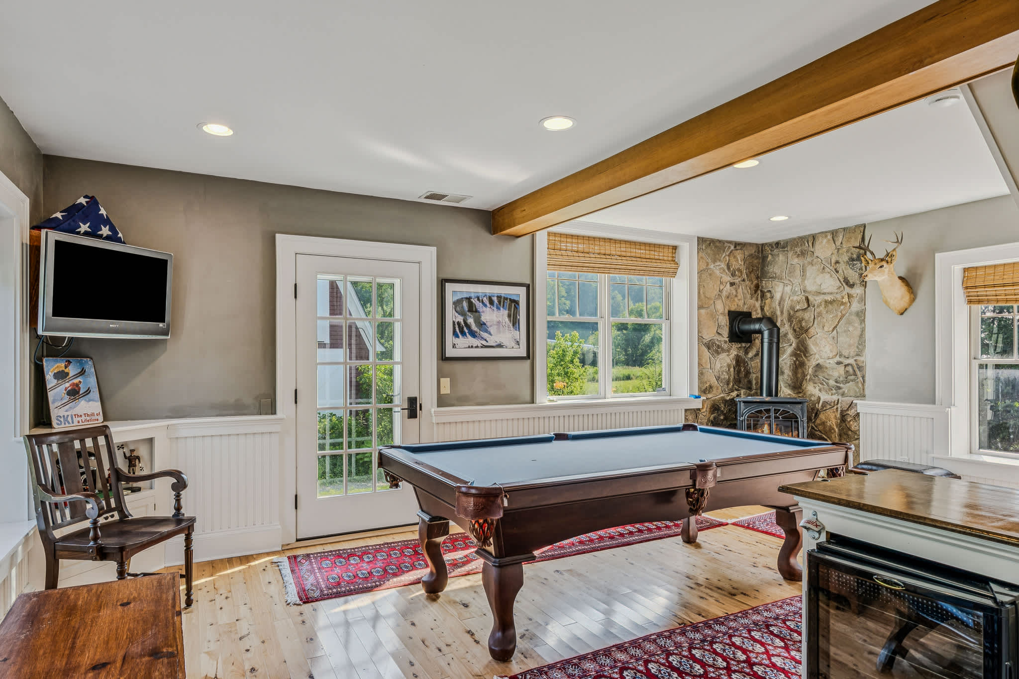 Walk to S6! Pool Table/Fireplace | Saskadena Lodge