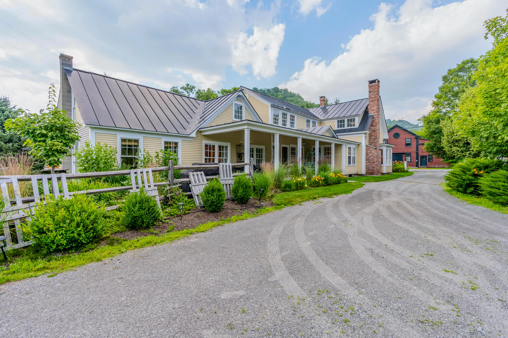 Walk to S6! Pool Table/Fireplace | Saskadena Lodge