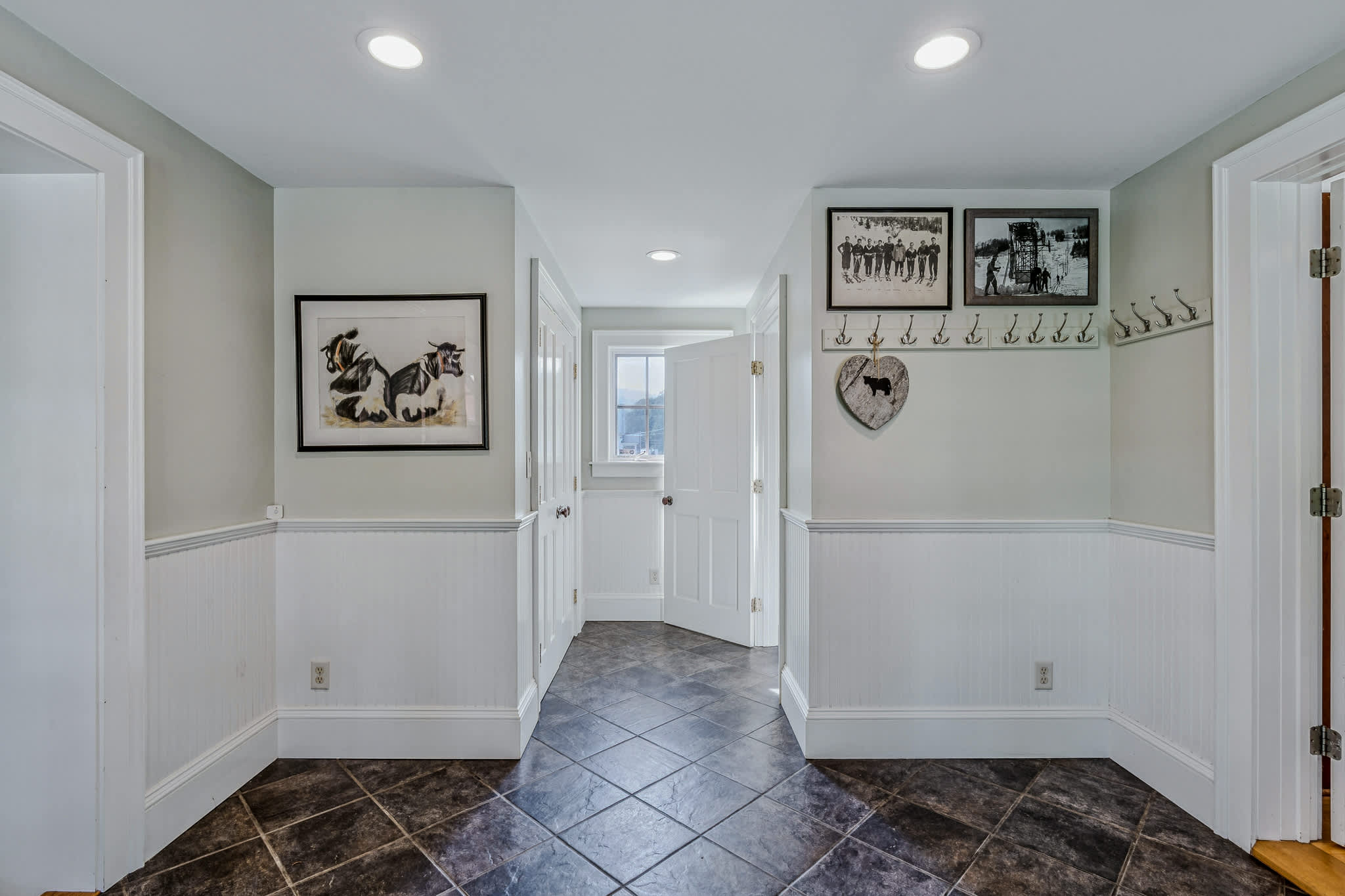 Walk to S6! Pool Table/Fireplace | Saskadena Lodge