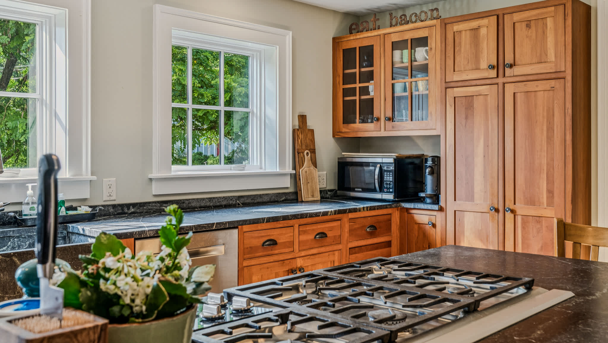 Walk to S6! Pool Table/Fireplace | Saskadena Lodge