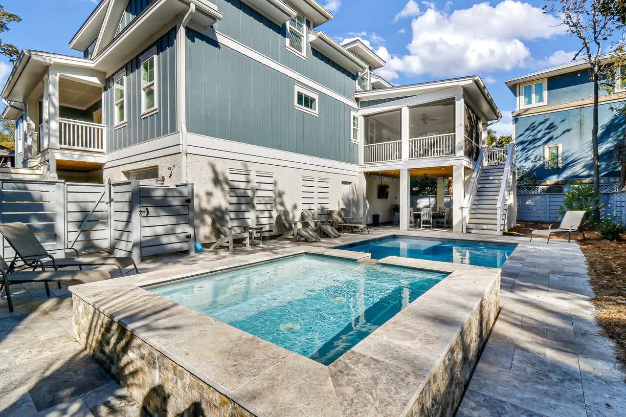 Steps to the beach - 7 bd 8 ba - priv. pool/spa 