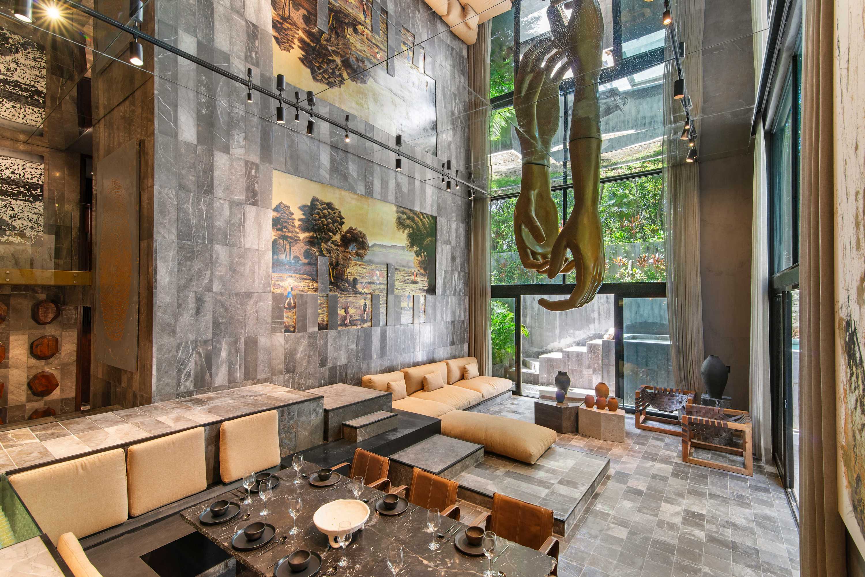 Luxury 4BR Condo - Art & Pool - Barneys Residences