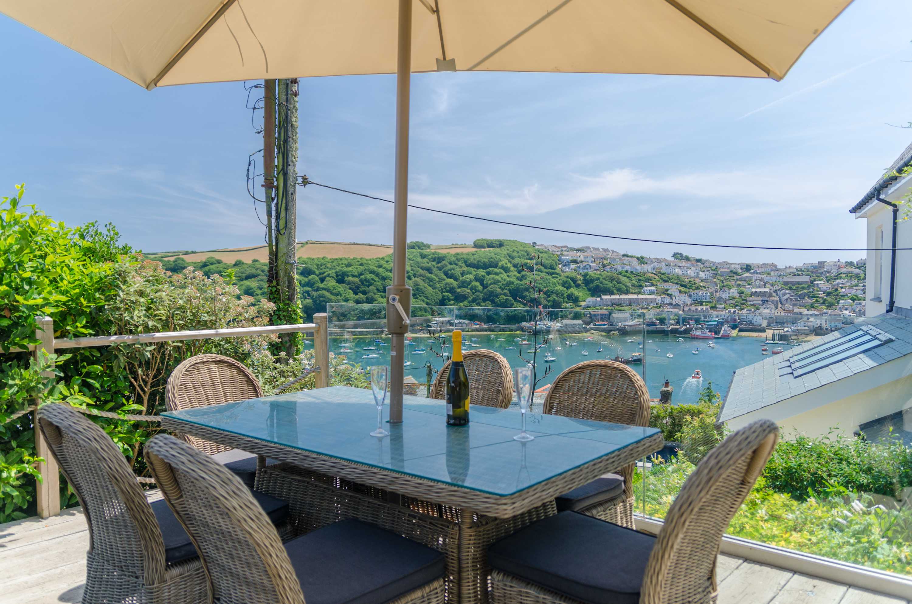 Victorian Schoolhouse w/ Hot Tub & Harbour Views - Foto 2