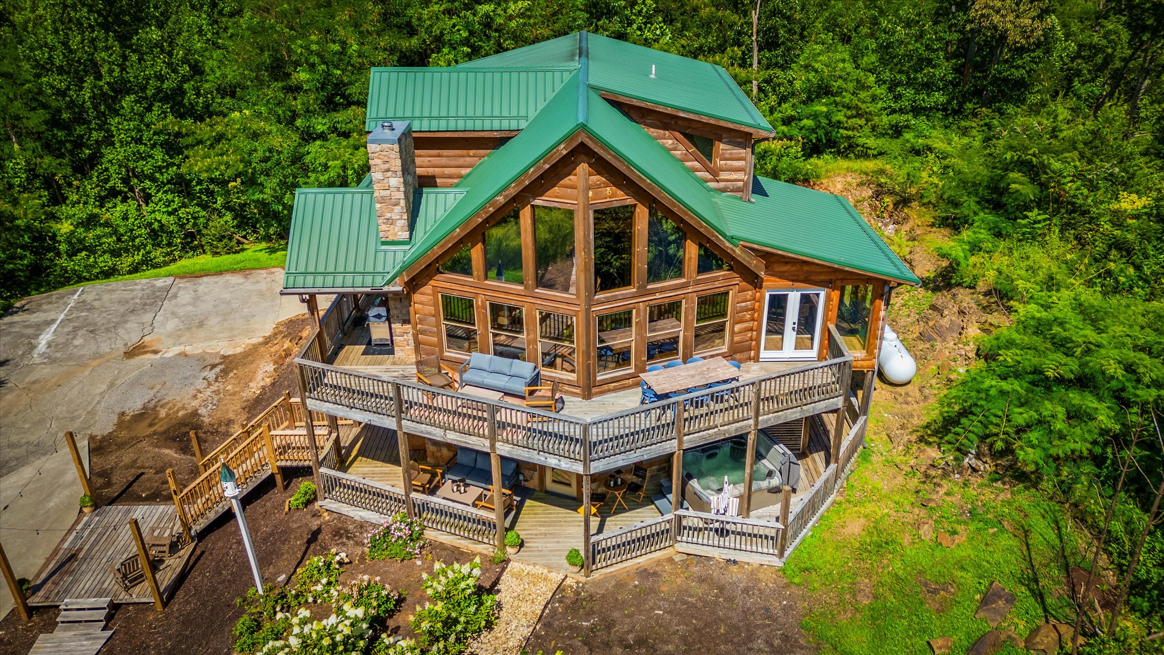 4 Br Smoky Mtn Retreat-Game Room-Fire Pit-Hot Tub — Sevierville, TN — vacation rental
