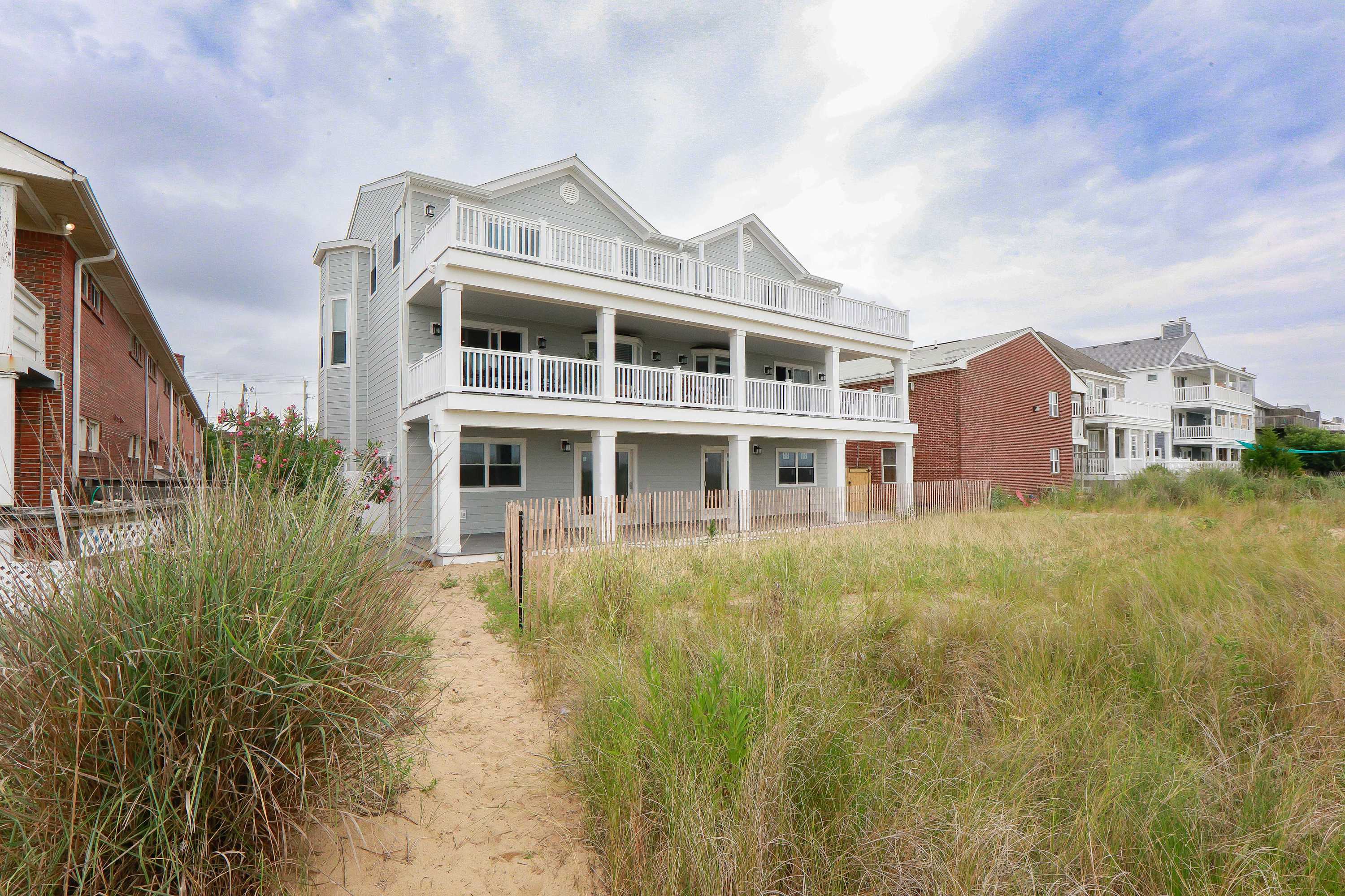 Sojourn Dune Cottage Beach Front Bliss 3 BR 3 BA — Norfolk, VA — vacation rental
