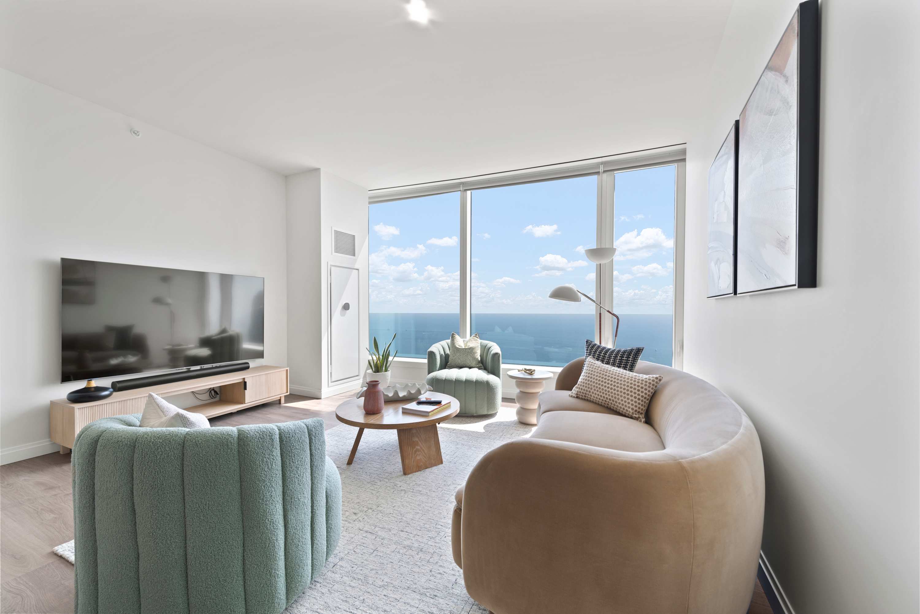 2brs W/ Lakefront Views, Sleeps Large Groups - Chicago, IL