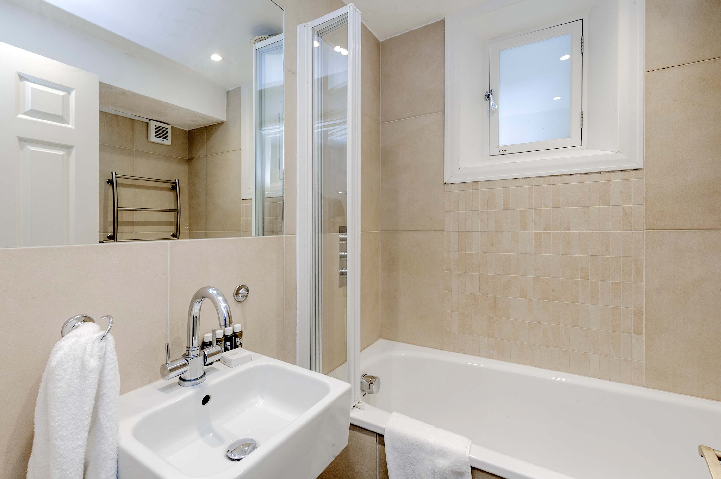 2-bed flat in Paddington - Hyde Park in 7 Devonshire Terrace W2 3DN - Property image 11 - VivreStays