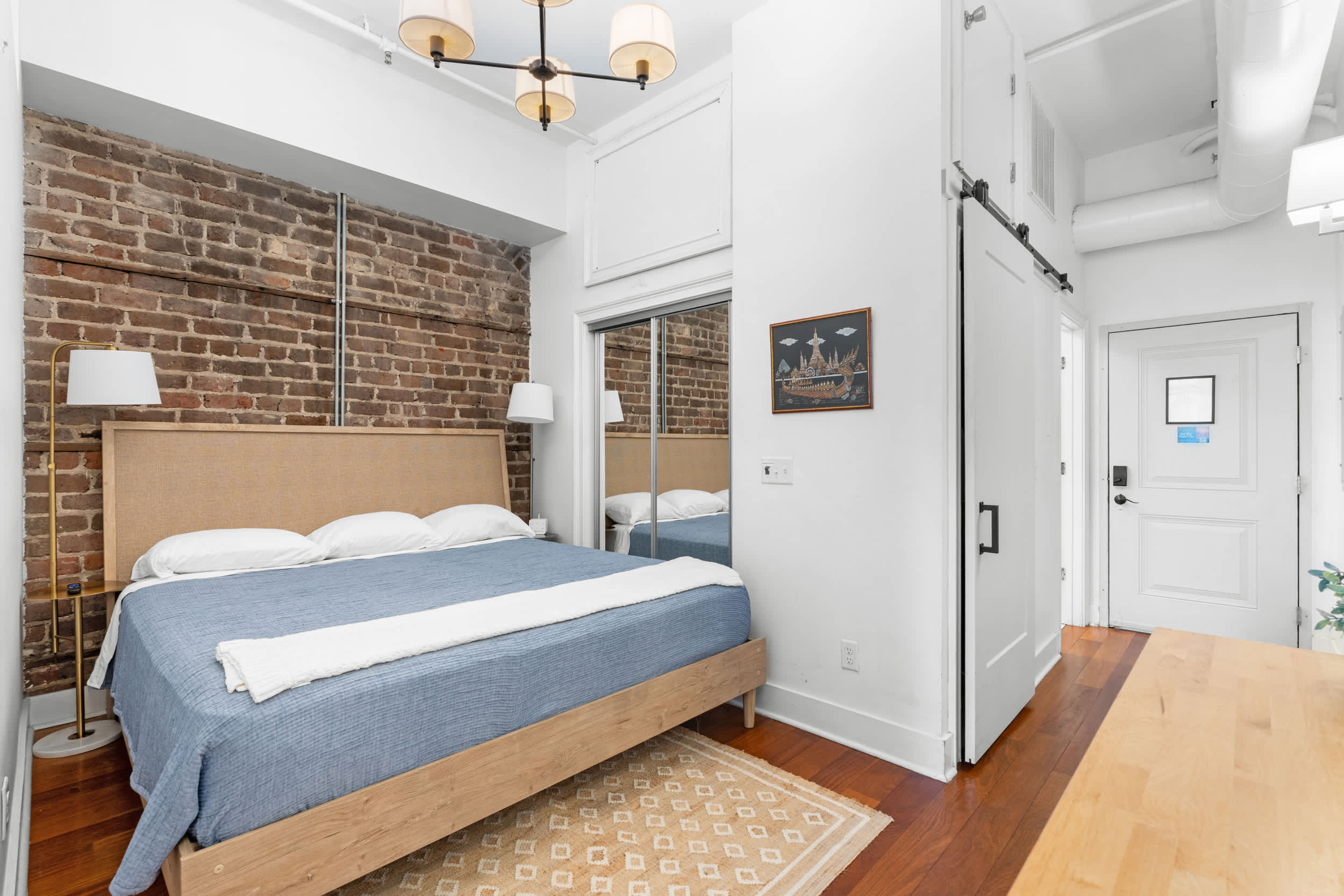 Lush Savannah Loft - Near Plant Riverside District 3