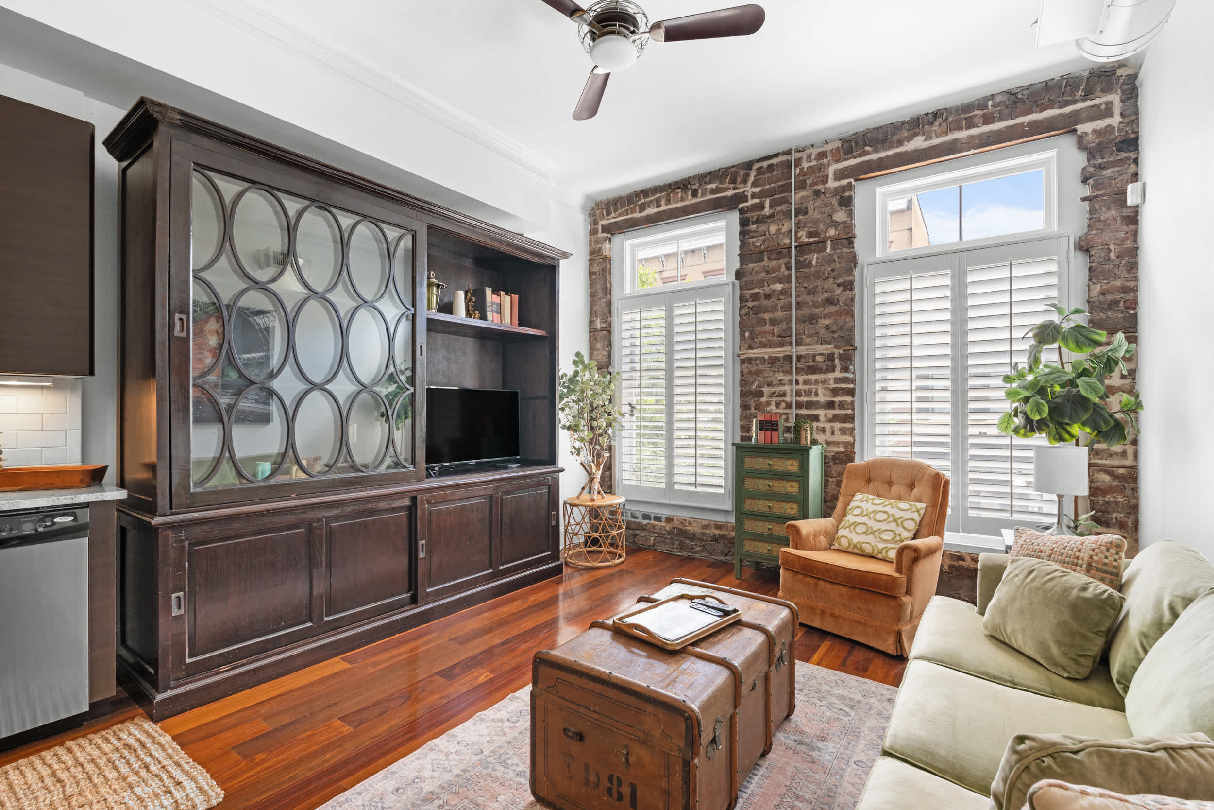 Knockout Loft- Near Plant Riverside