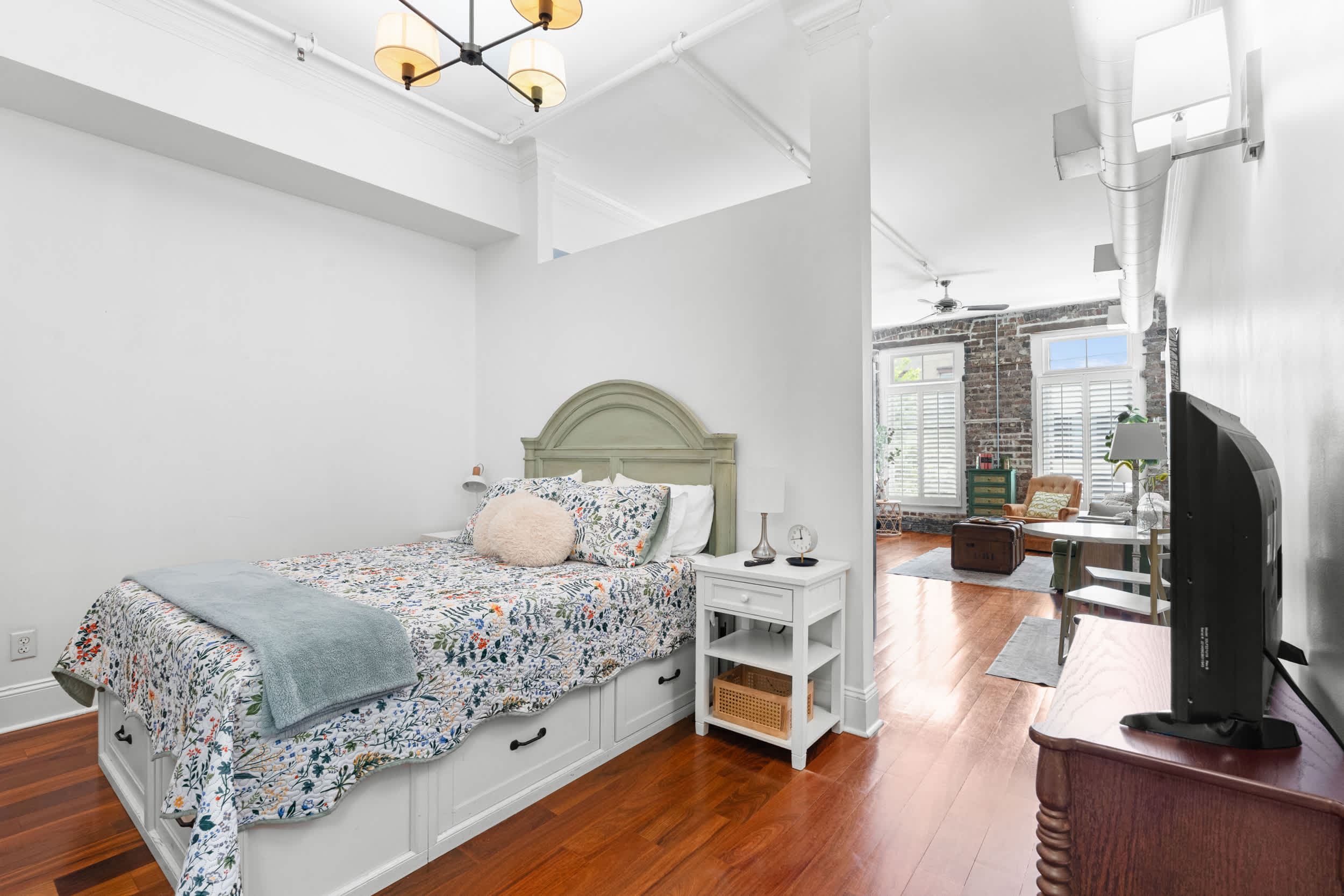 Knockout Loft- Near Plant Riverside 6