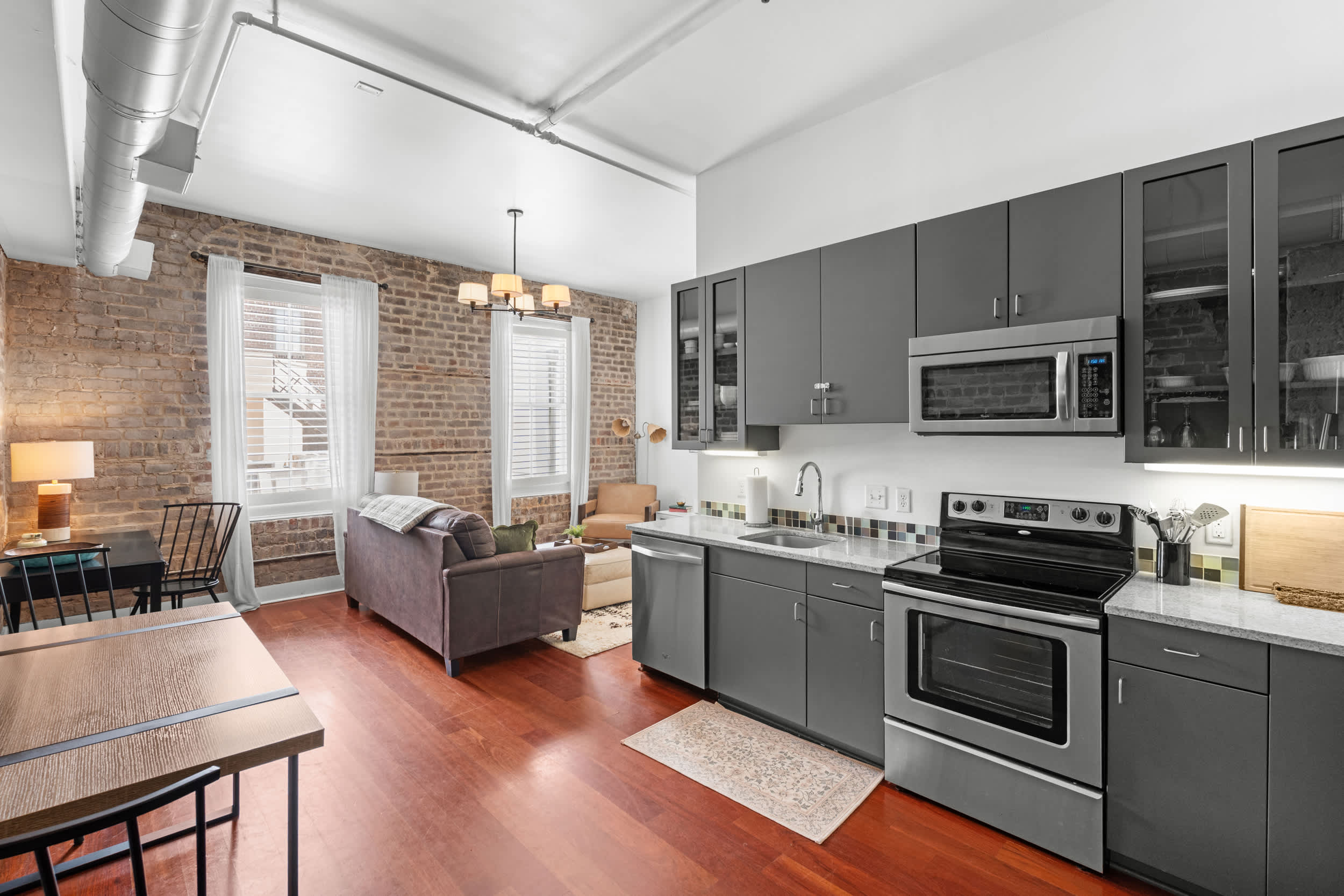 Downtown Loft- Steps away from Plant Riverside! — Savannah, GA — vacation rental