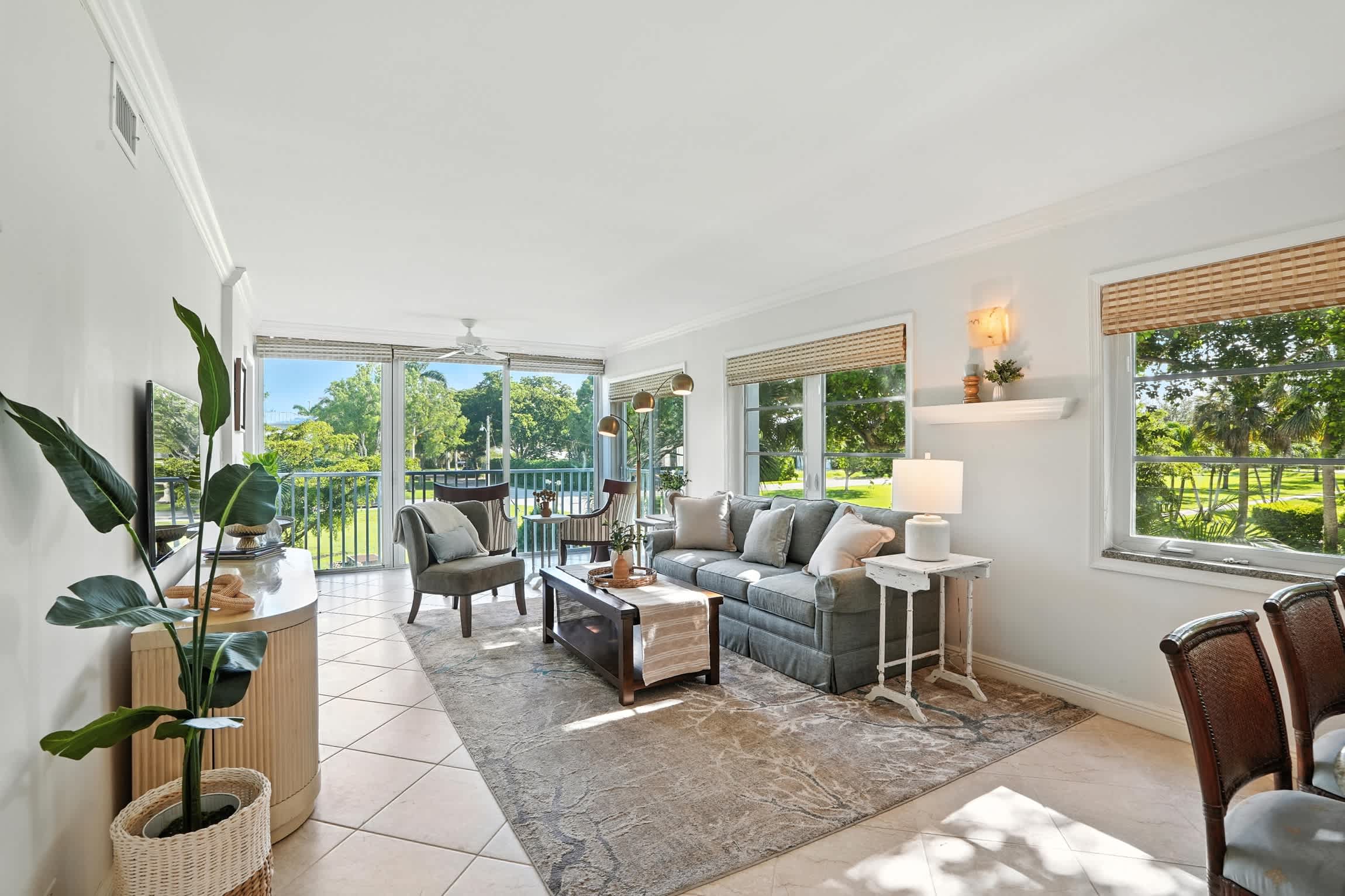 Olde Naples Condo Walk to Beach Dining | Photo 11