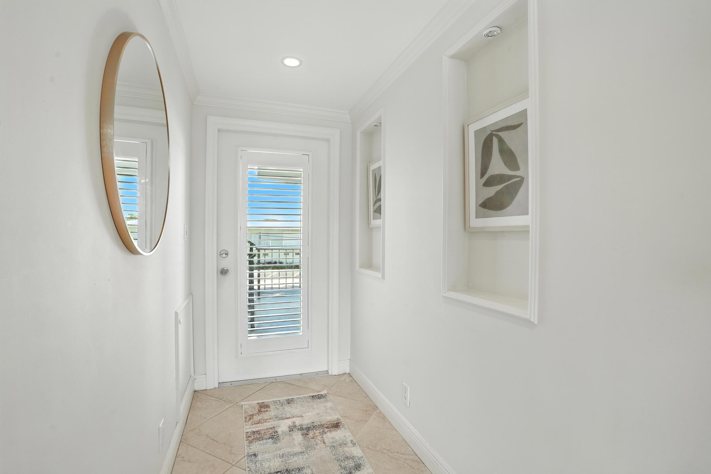 Olde Naples Condo Walk to Beach Dining | Photo 6