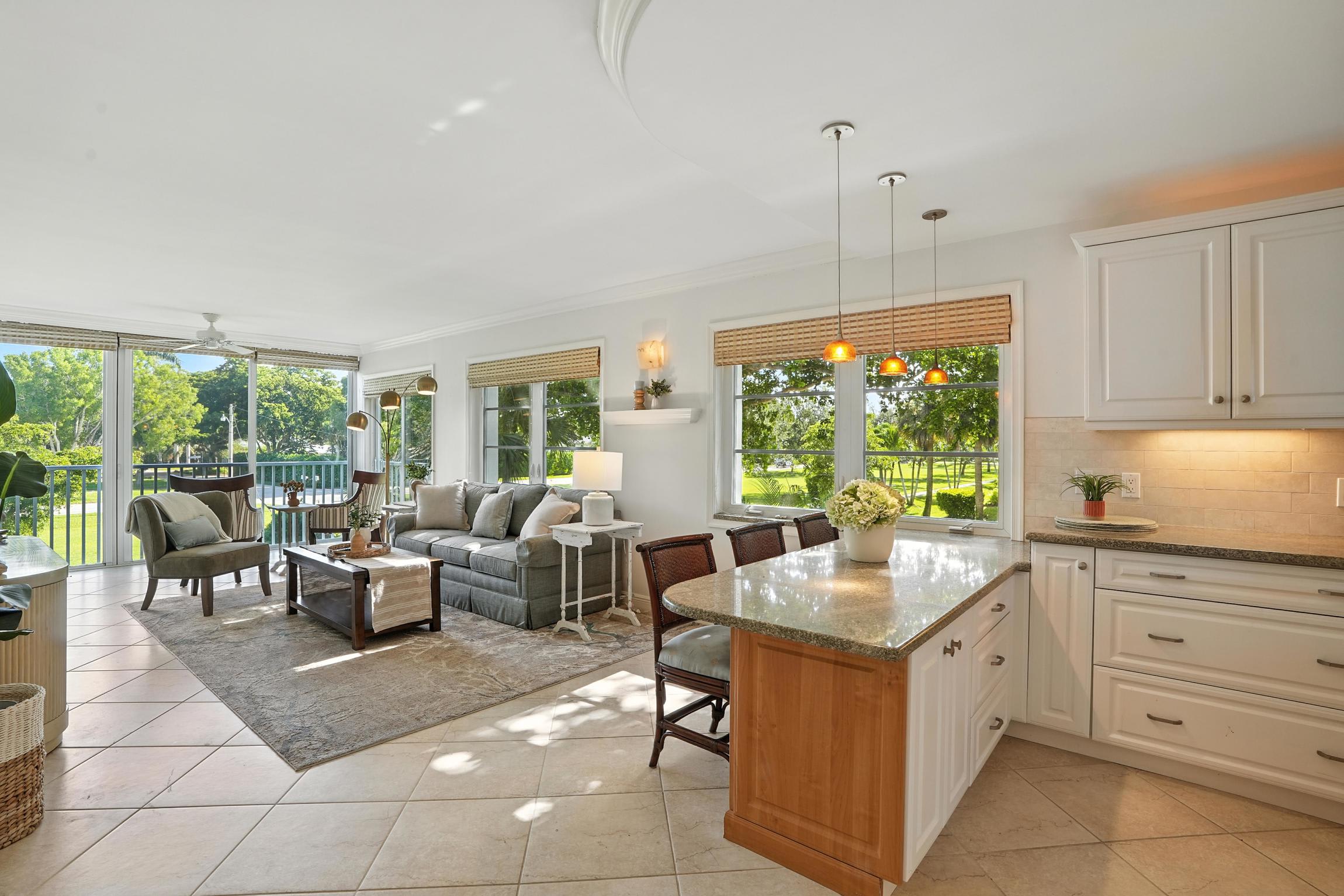 Olde Naples Condo Walk to Beach Dining | Photo 7