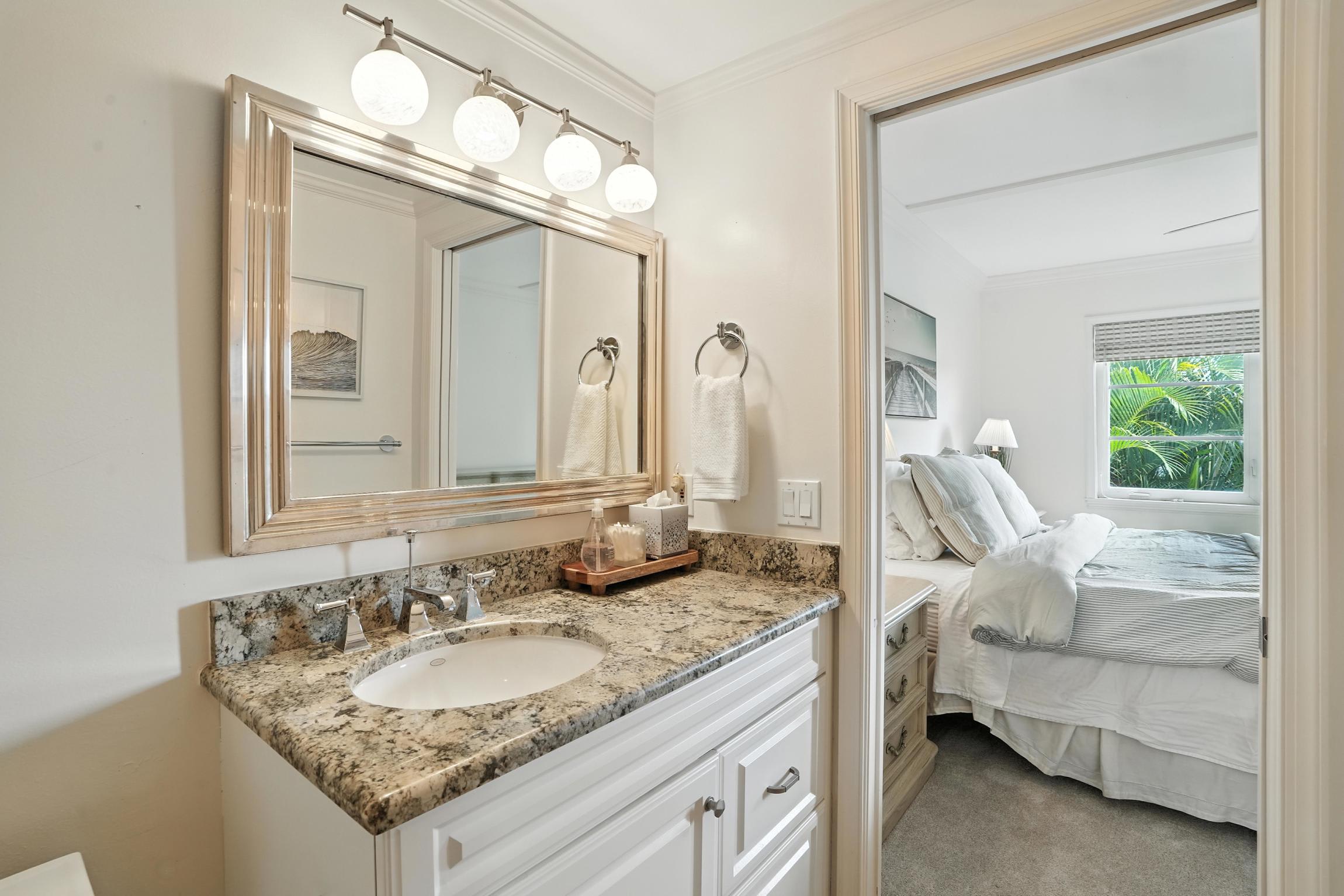 Olde Naples Condo Walk to Beach Dining | Photo 17