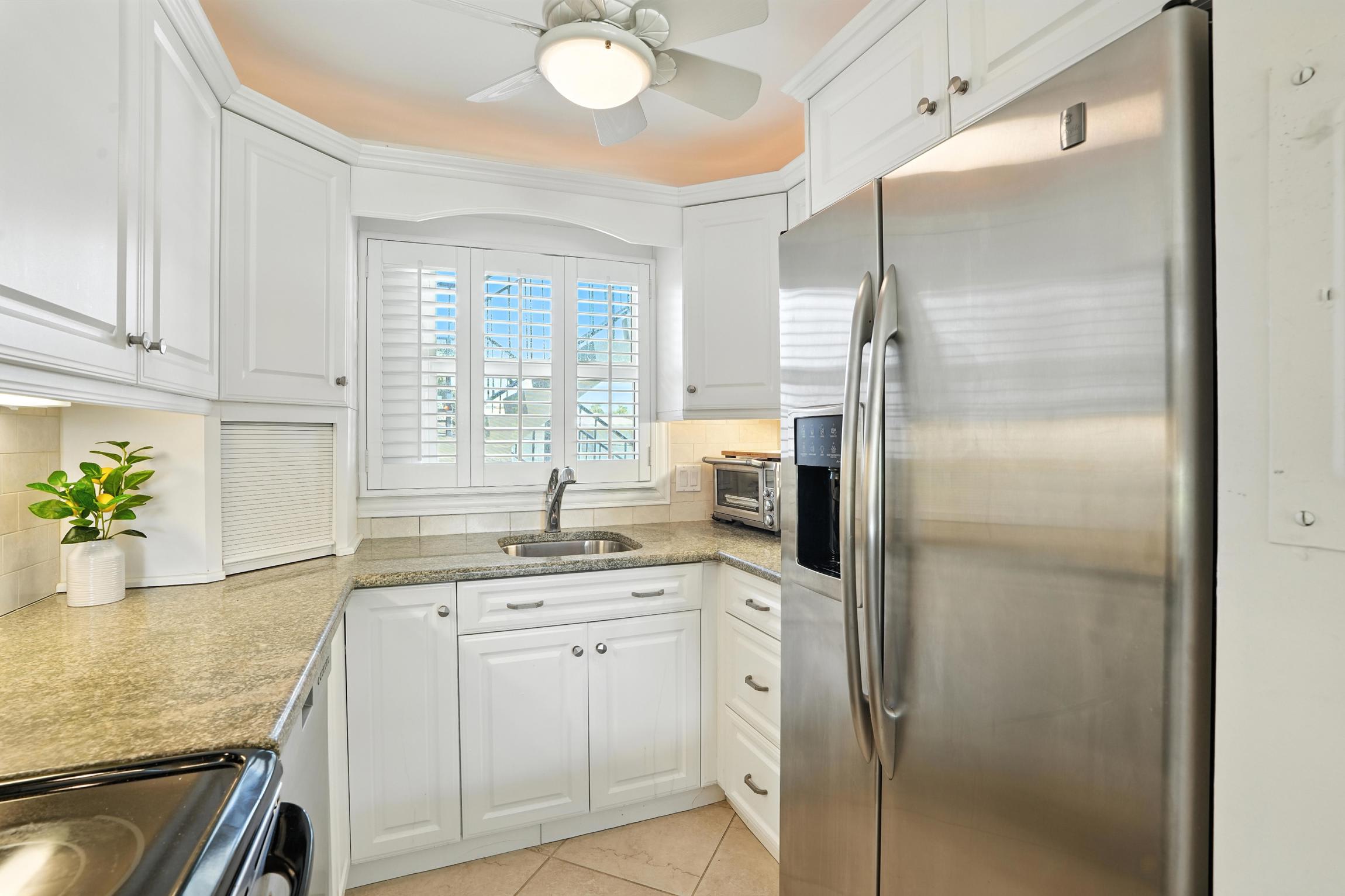 Olde Naples Condo Walk to Beach Dining | Photo 9