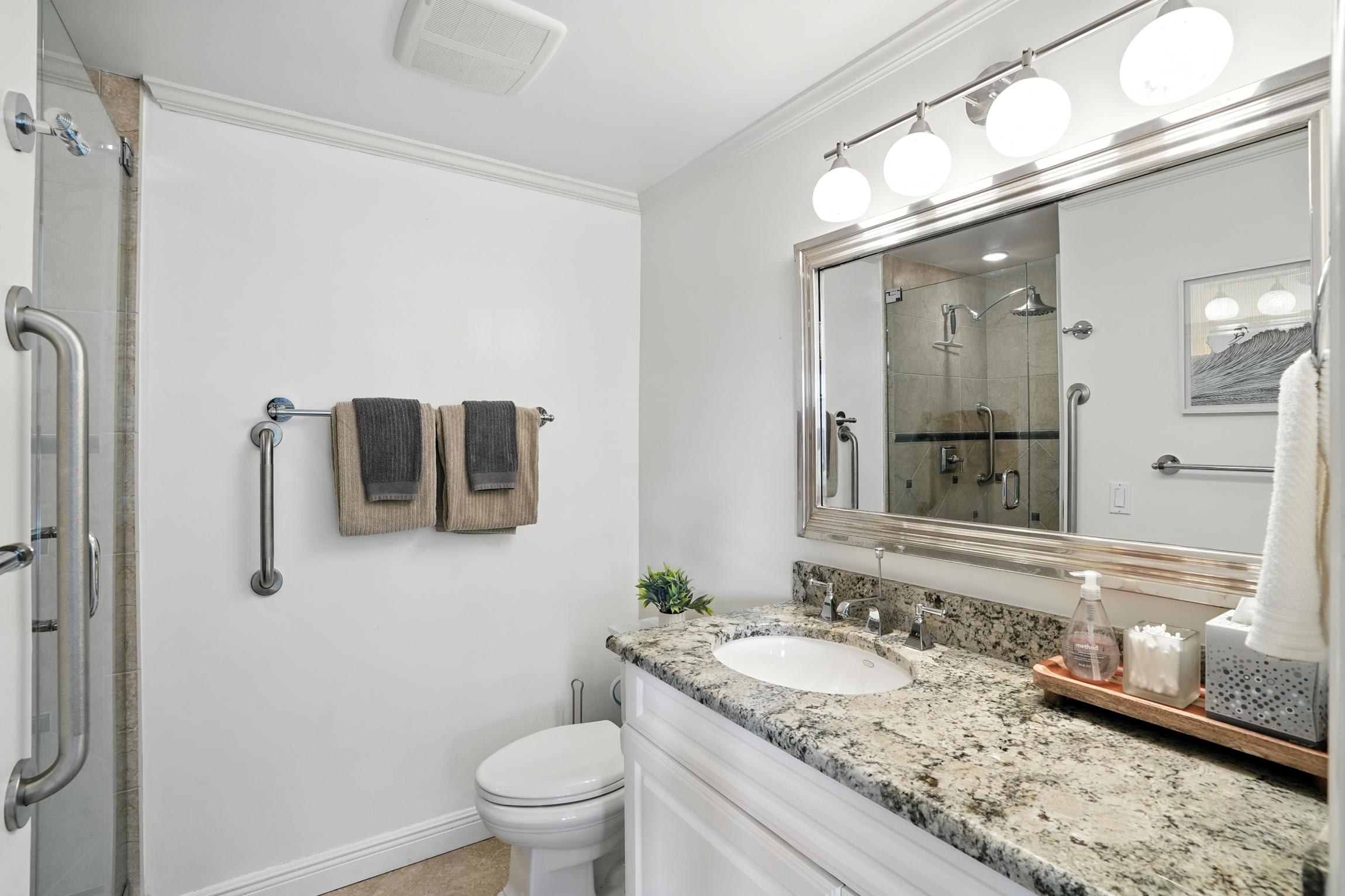 Olde Naples Condo Walk to Beach Dining | Photo 18