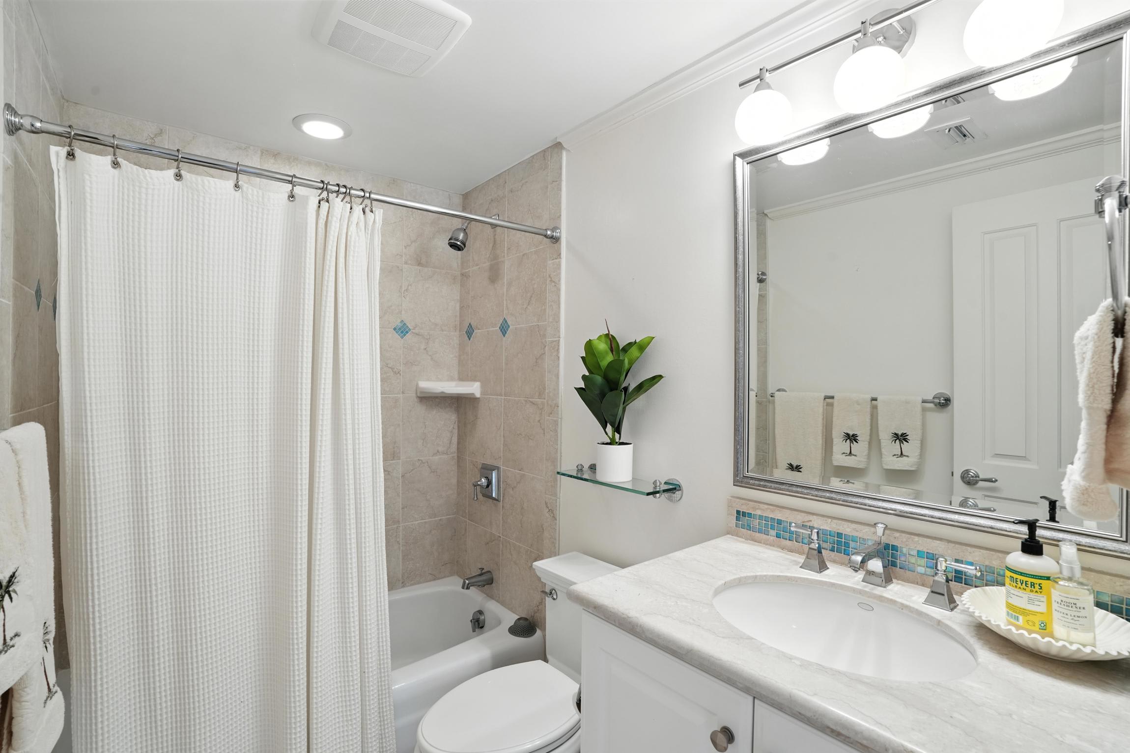 Olde Naples Condo Walk to Beach Dining | Photo 23