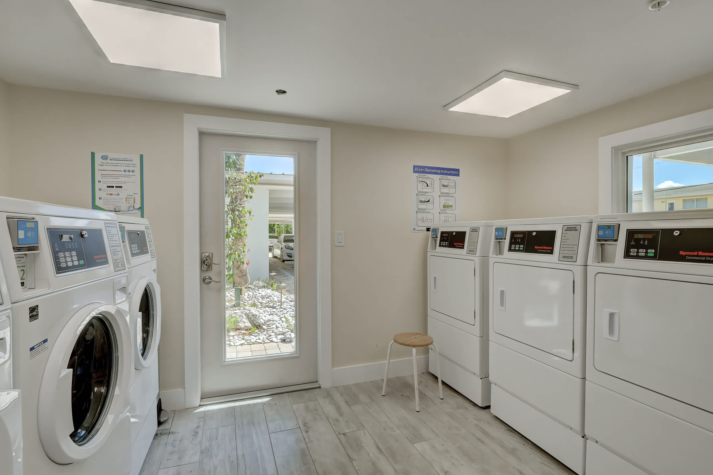 Olde Naples Condo Walk to Beach Dining | Photo 27