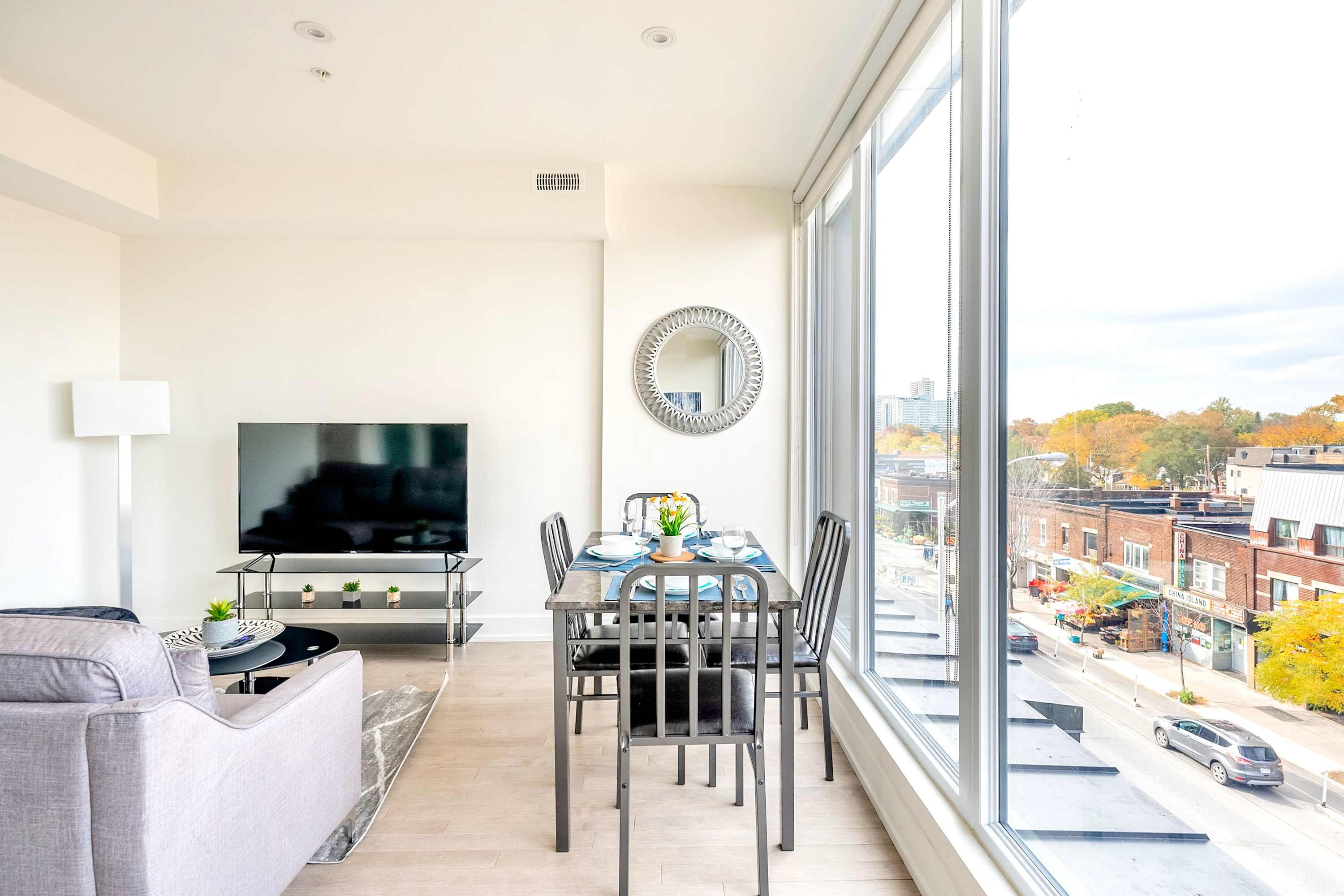 Contemporary 3BR w Natural Light High Park North | Photo 3